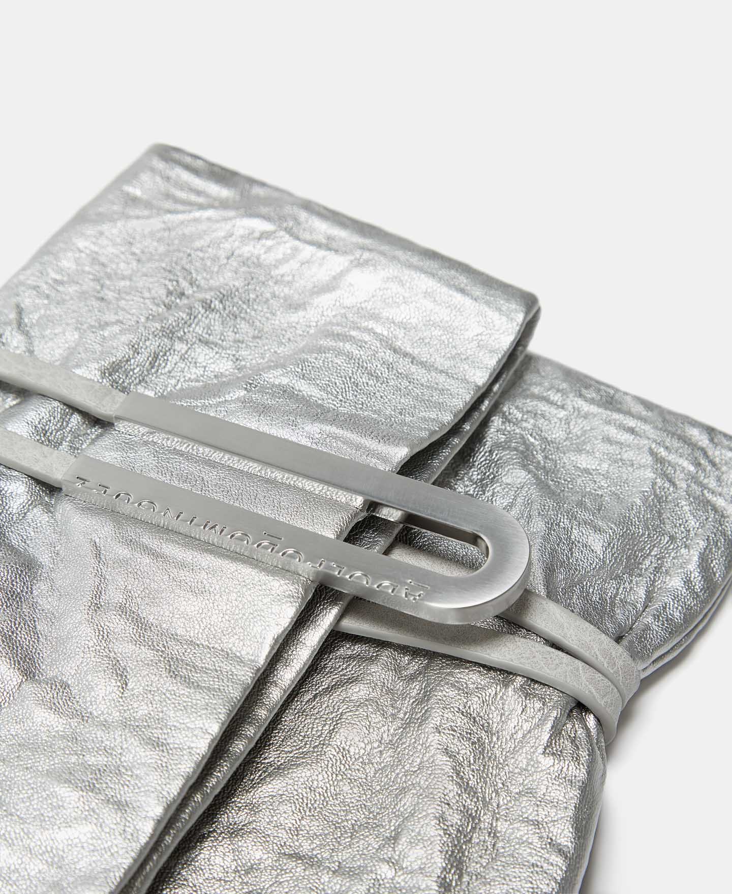 Metal soul clutch image number 2