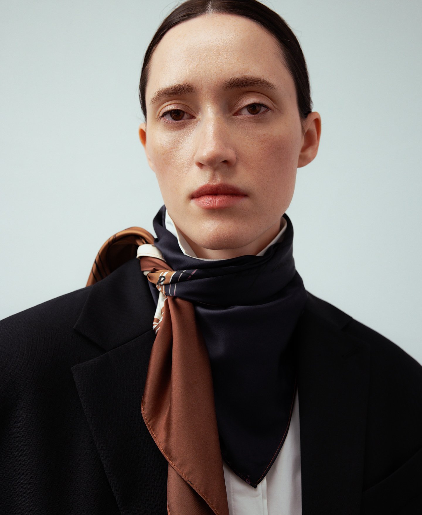 Map-printed square scarf woman image number 3