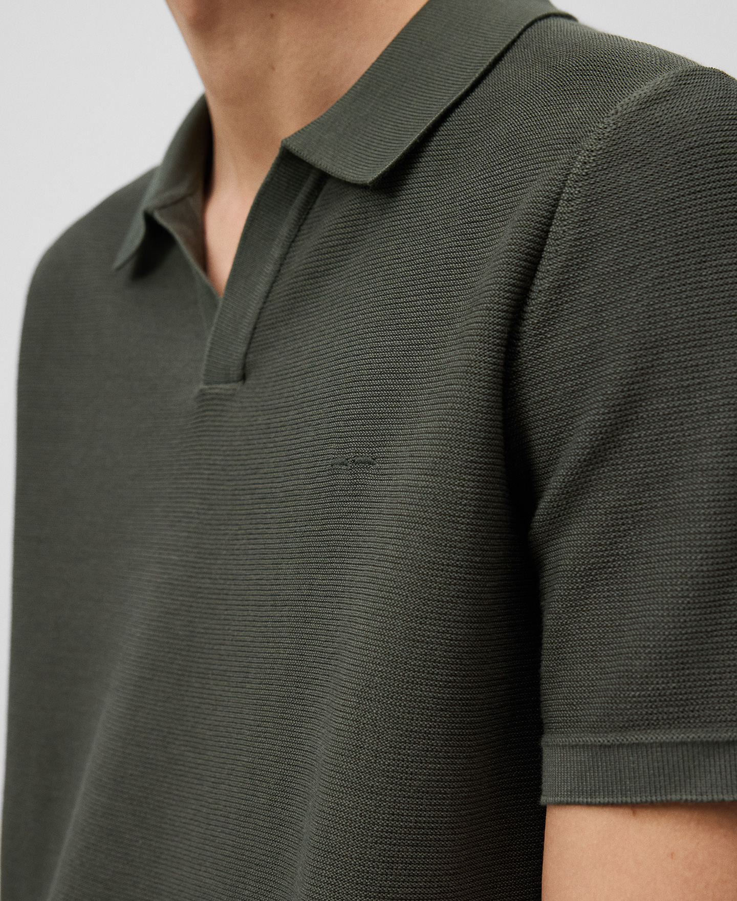Polo punto estructura cuello pico hombre image number 3