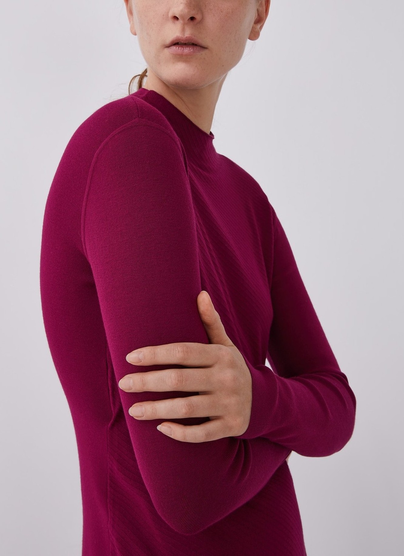 Vestido en punto goma con godet lateral image number 2