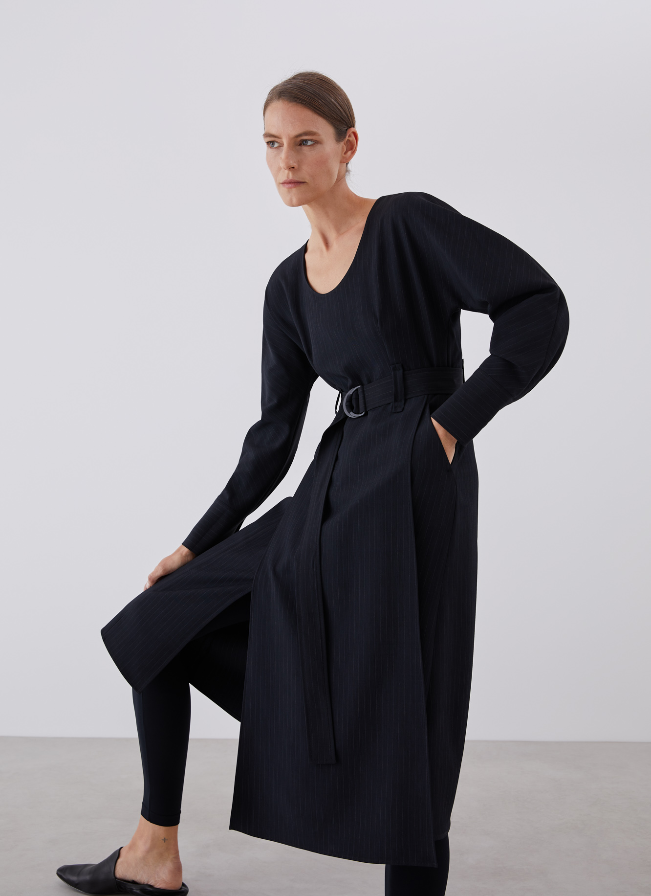 Midi dress with round collar and belt image number 3