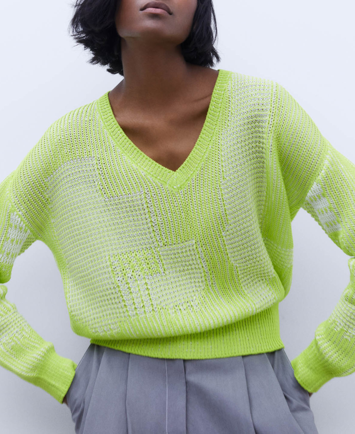 Jacquard V-neckline sweater image number 0