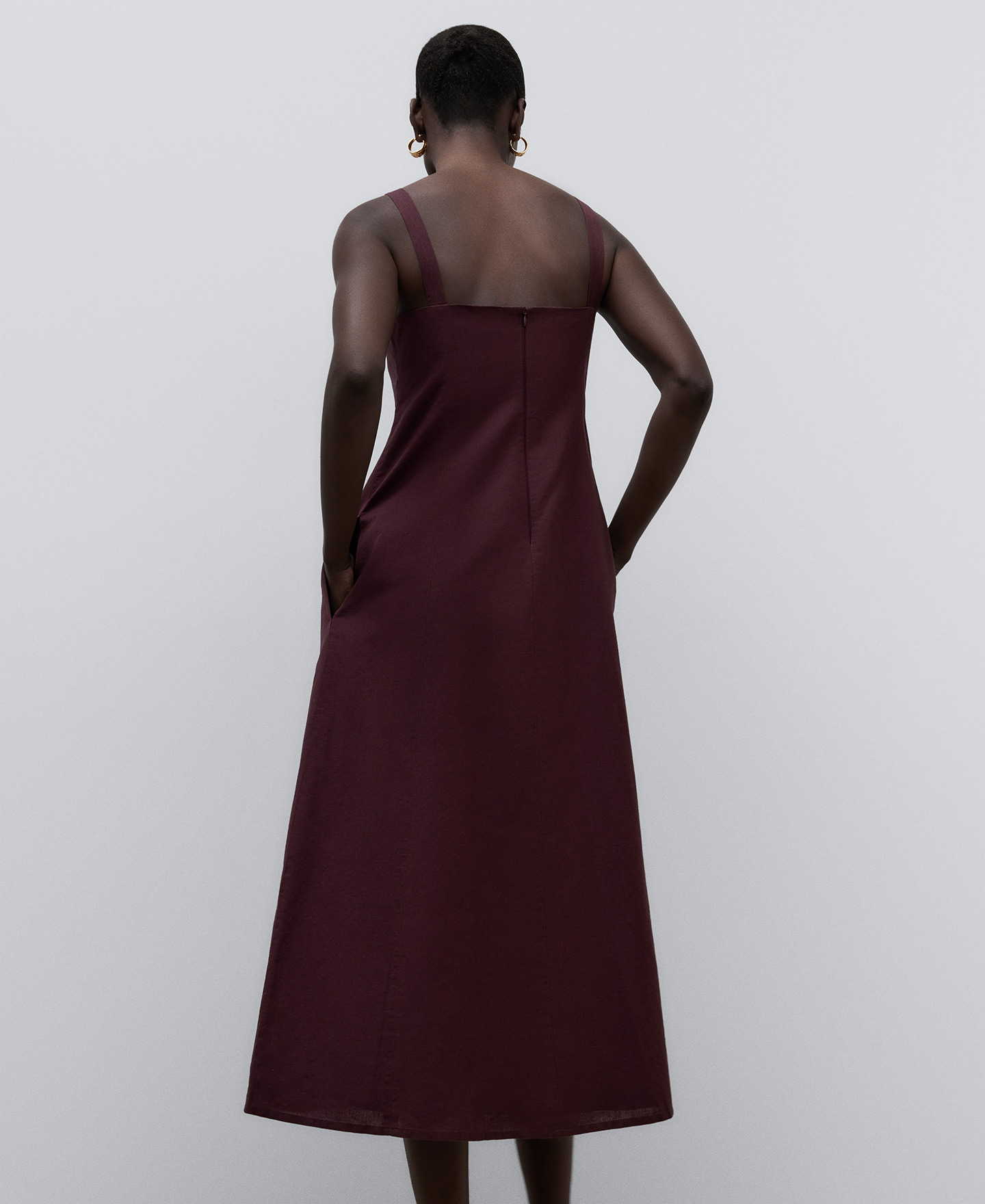 Burgundy strap dress woman image number 2