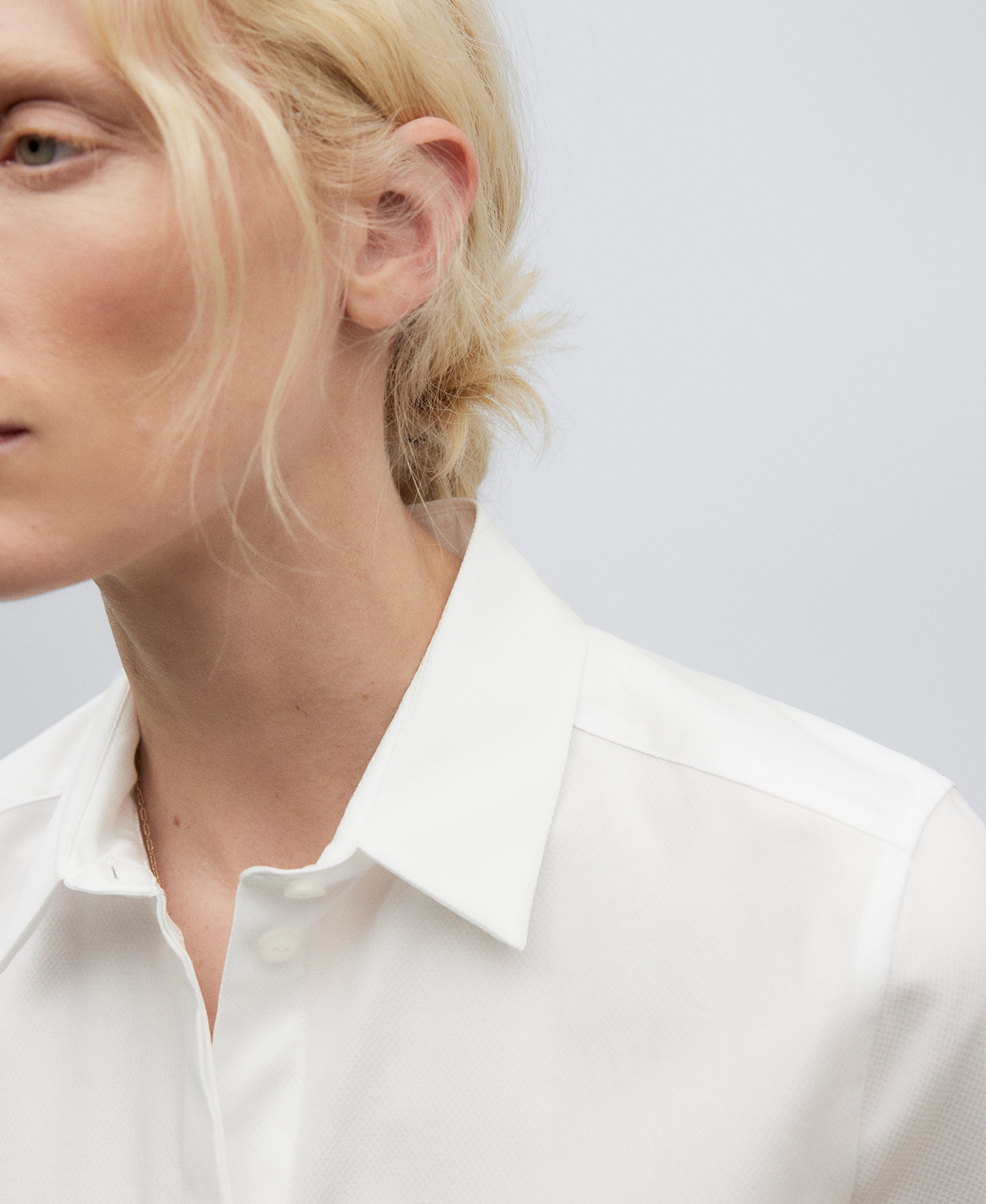 White cotton shirt for women image number 3