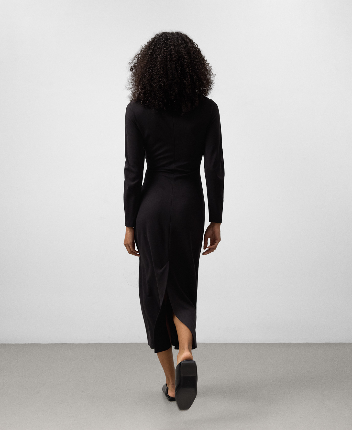 Tailliertes, drapiertes Kleid für Damen image number 2