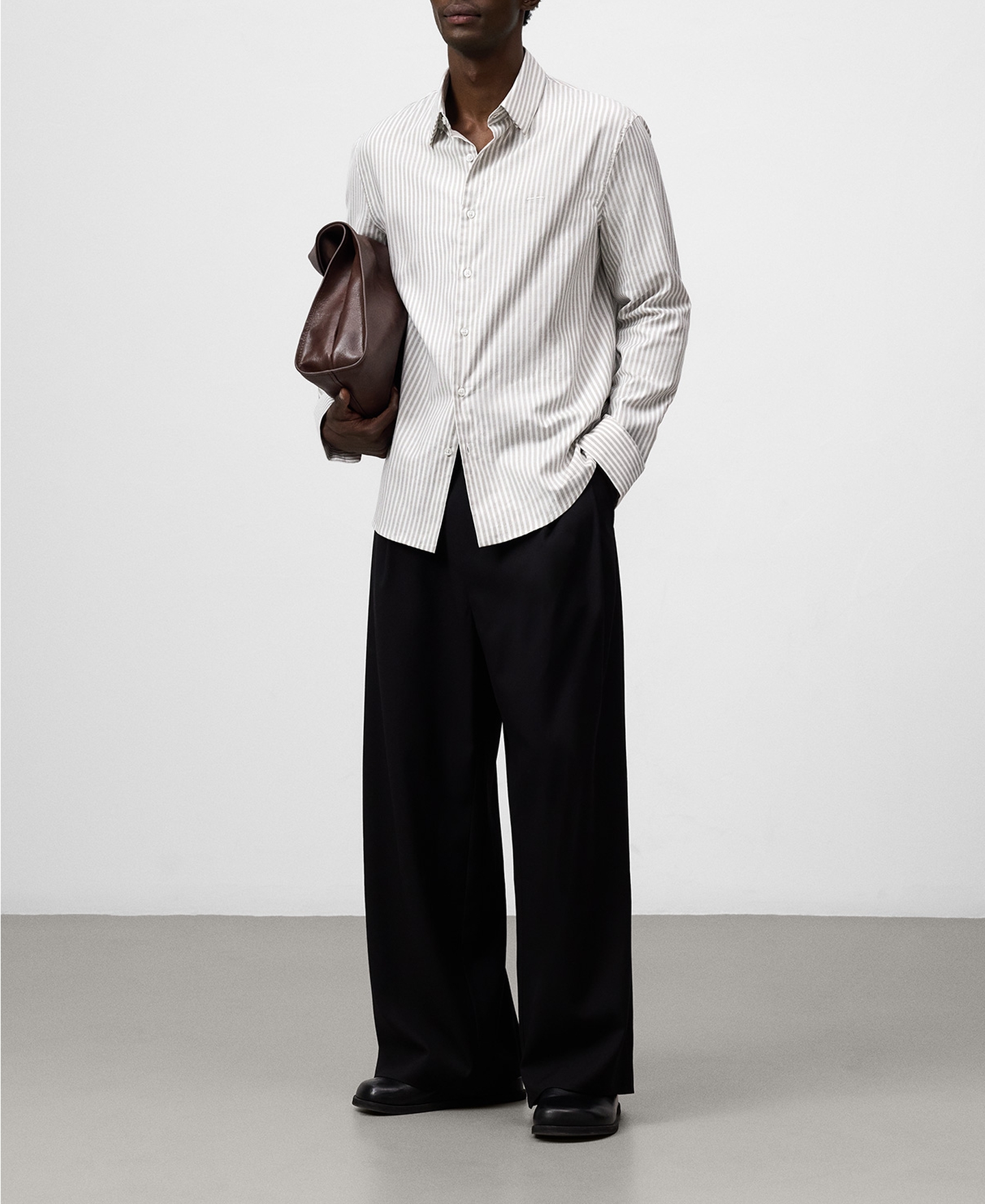 Spread collar striped shirt image number 1