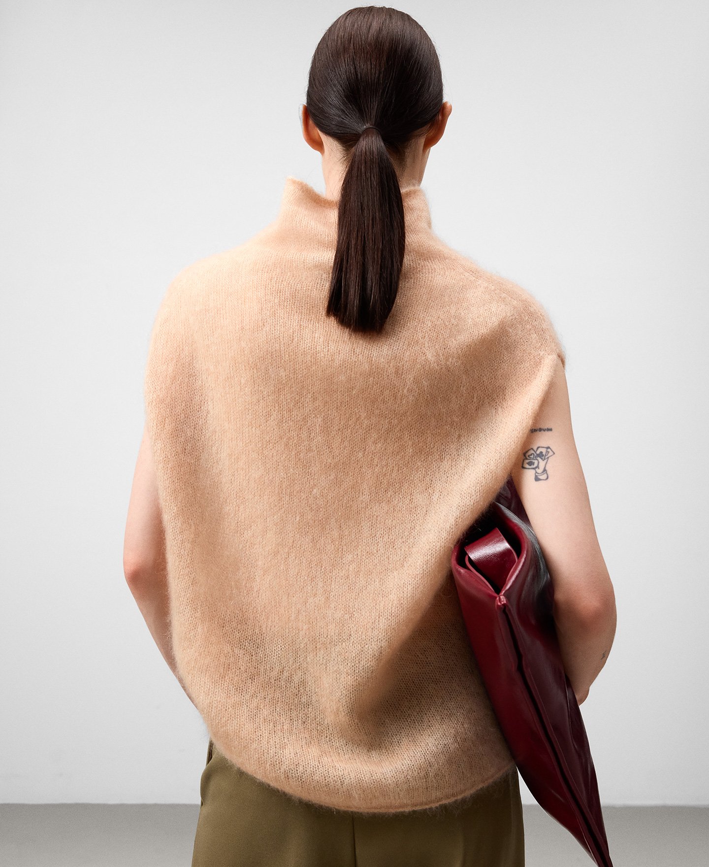 Armhole sleeve knit sweater woman image number 2