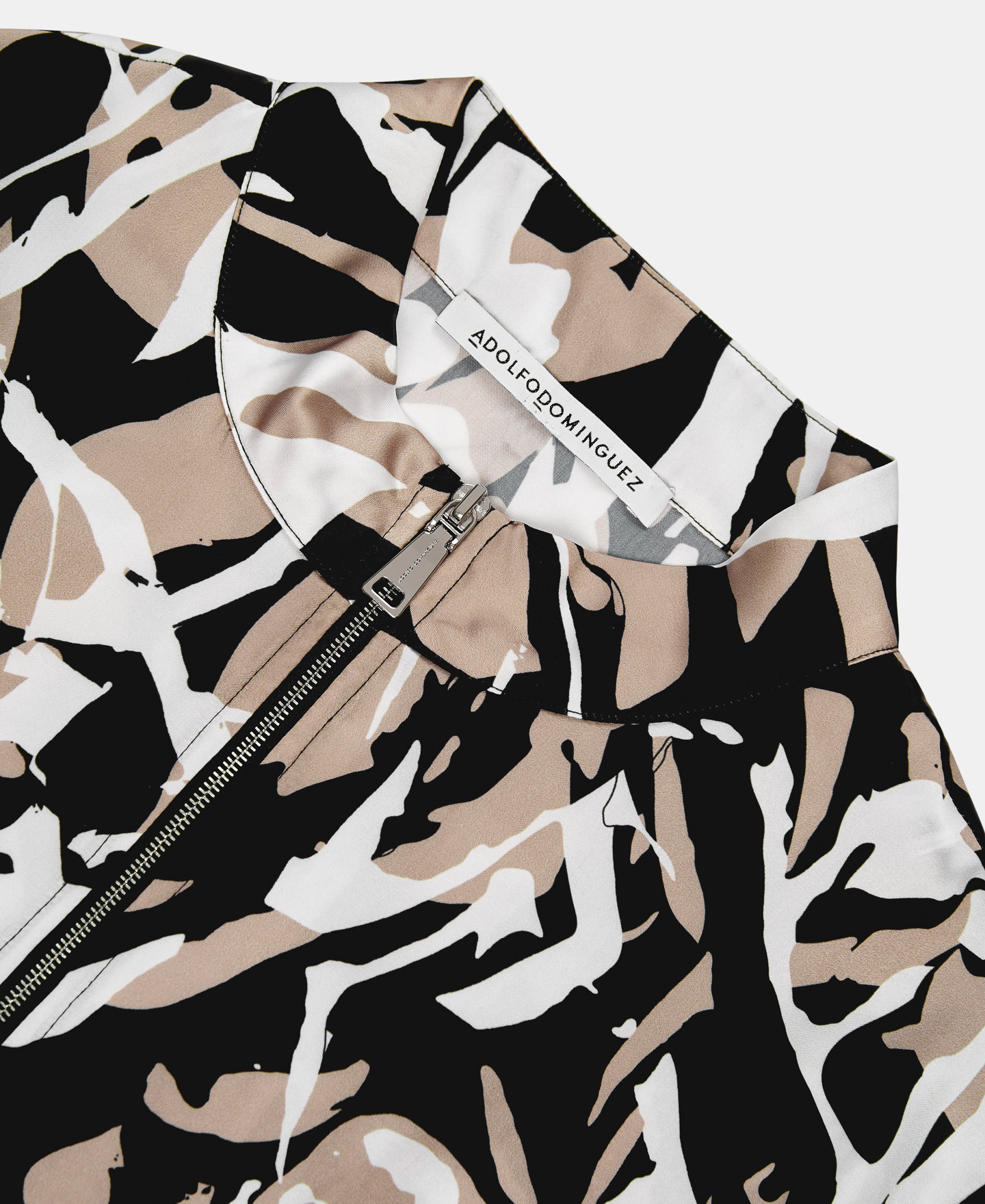 Chaqueta bomber estampada image number 6