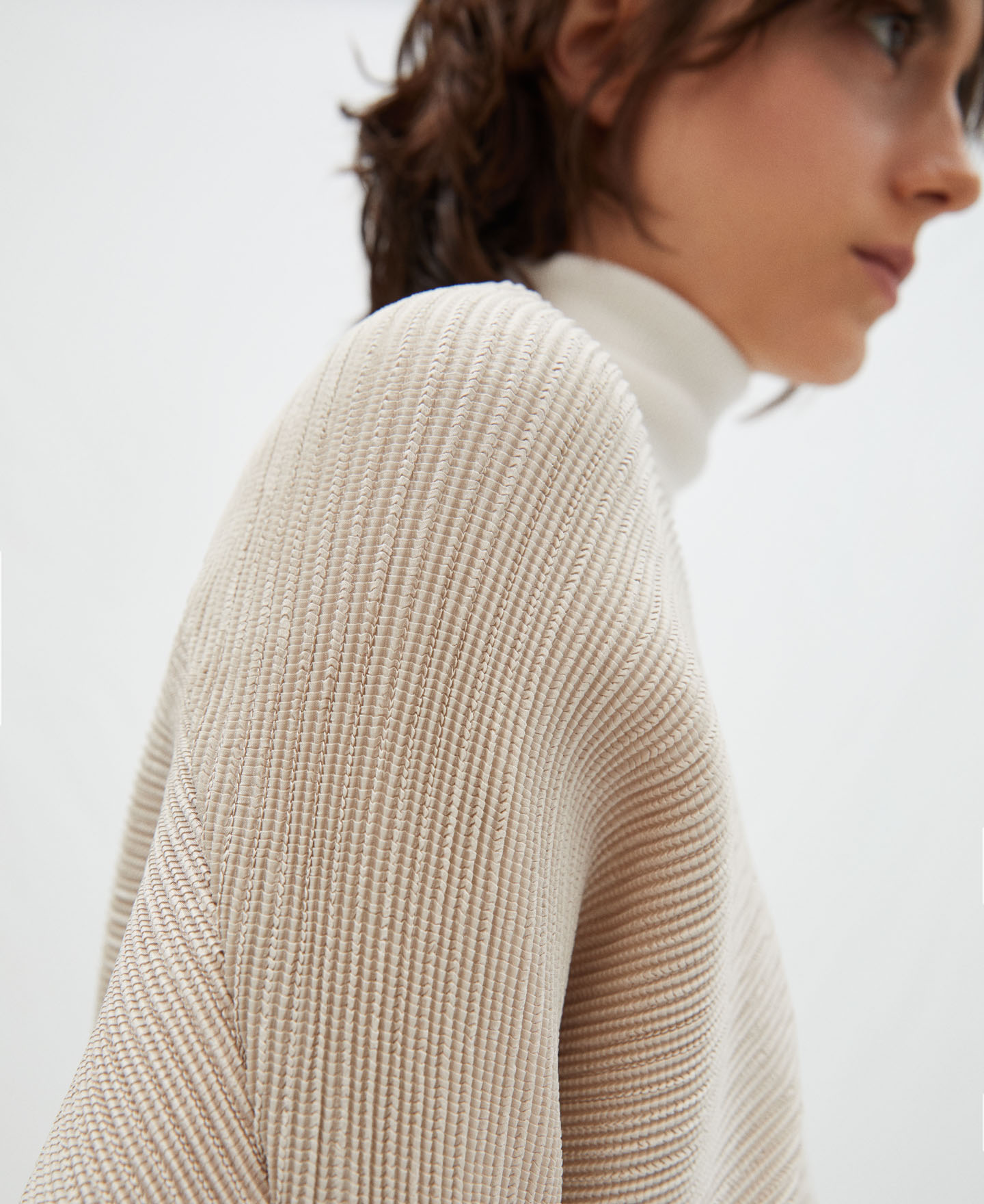 Jersey cuello pico en crinkle image number 3