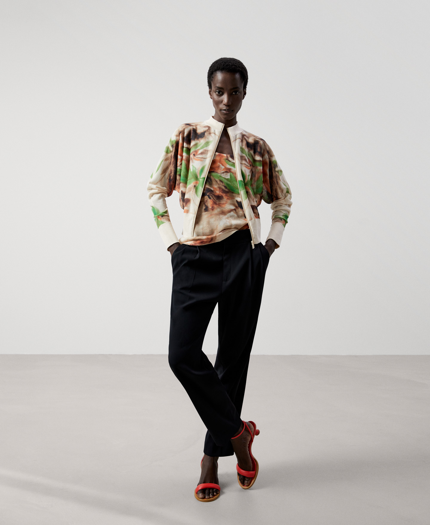 Bomber estampado floral en viscosa image number 1