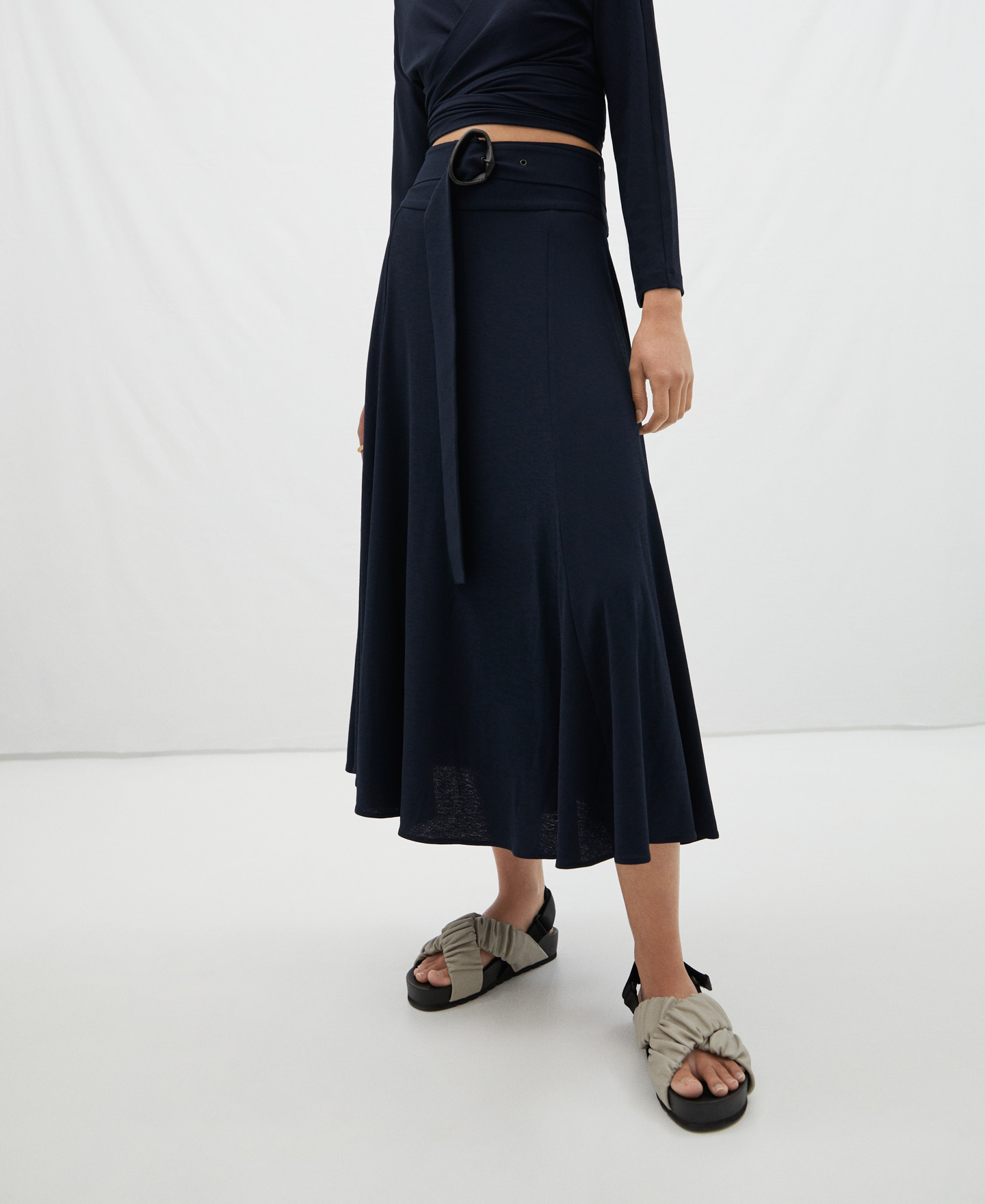 Fluid skirt in elastic knit image number 0