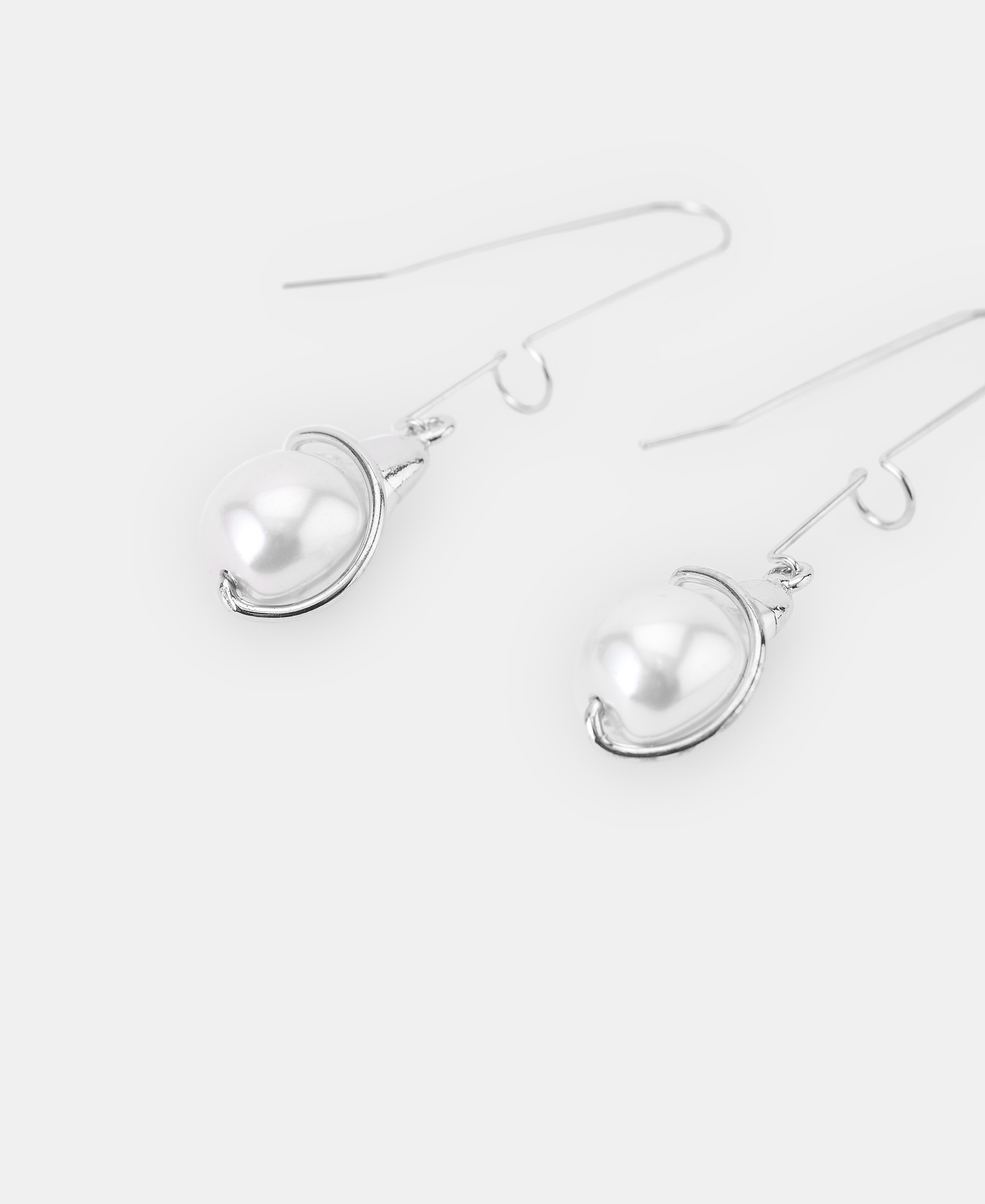 Synthetic pearl earrings image number 1