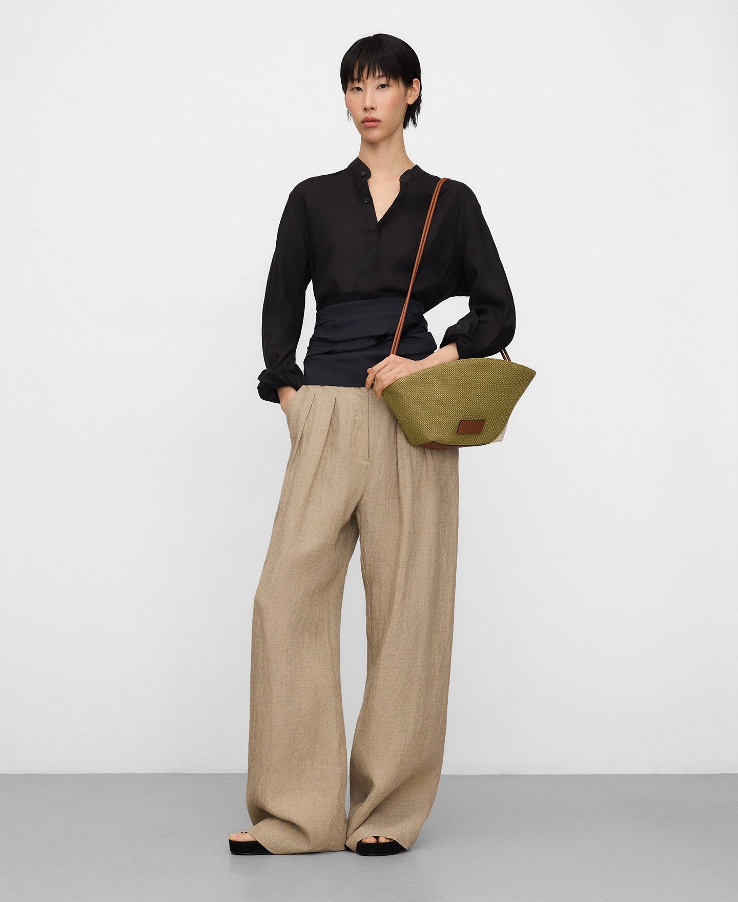 Eclipse raffia texture two-tone bag image number 4