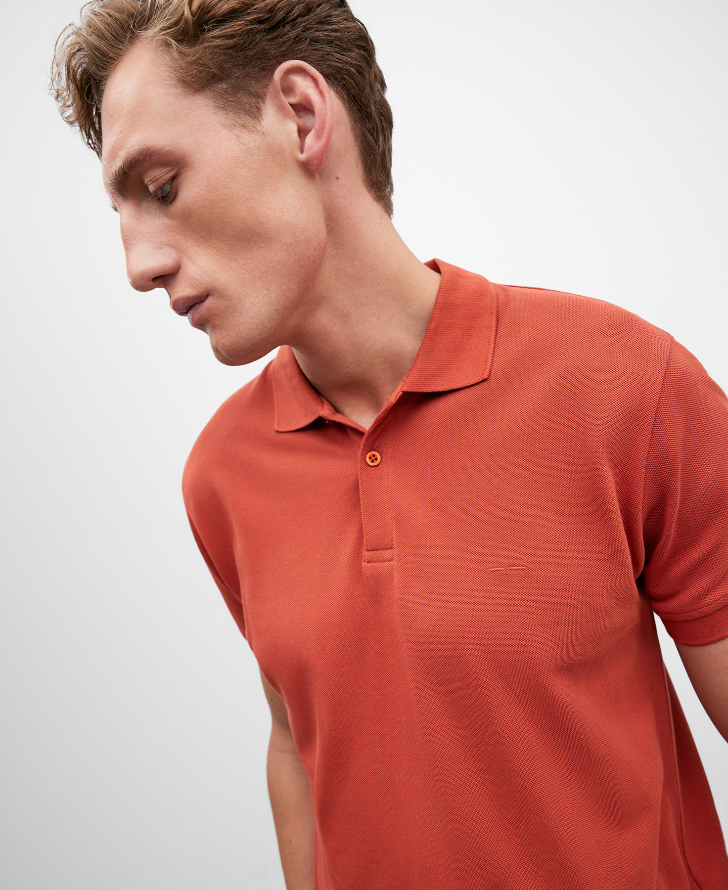 Polo piqué en algodón teja para hombre image number 3