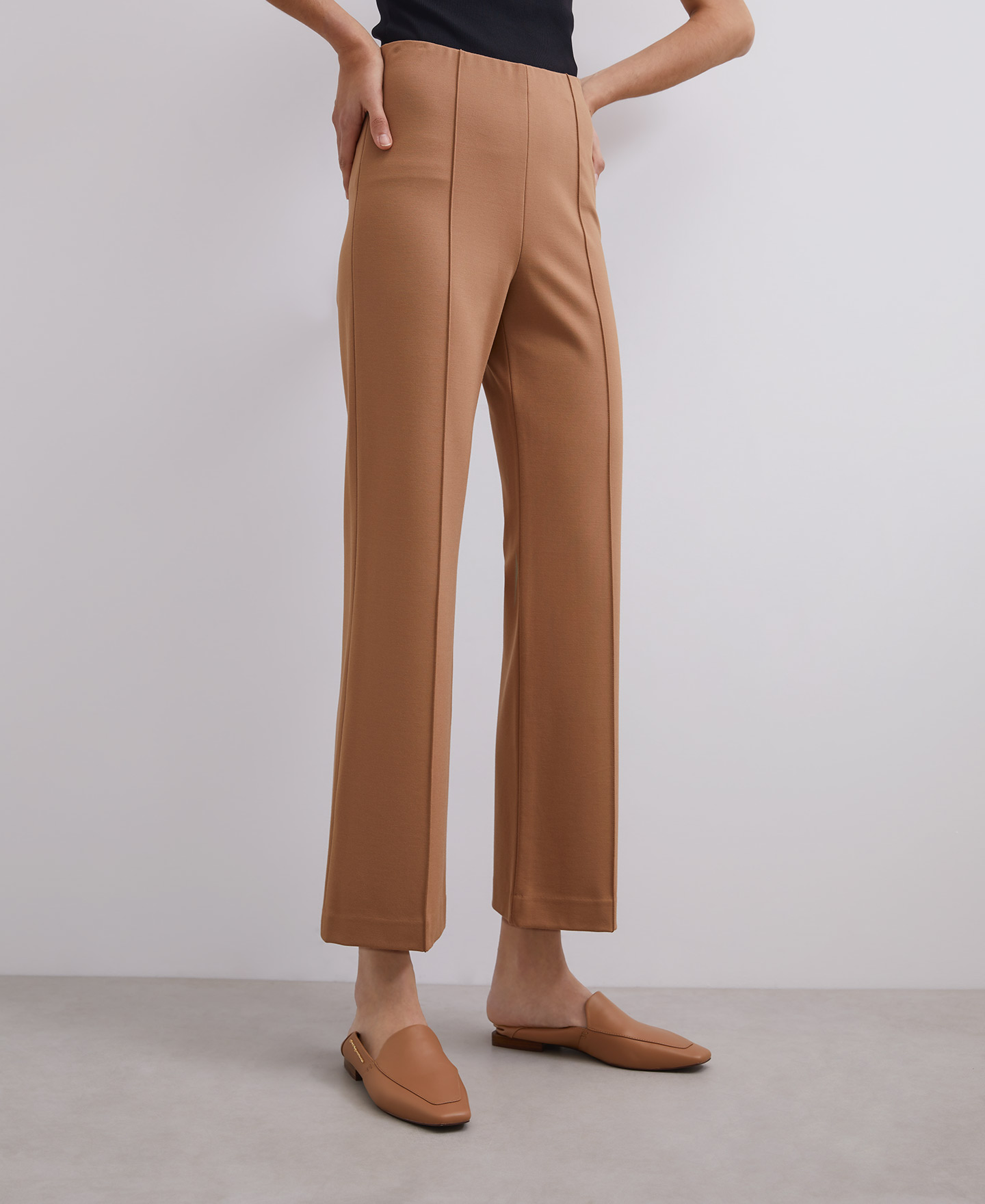 Pantalón recto en viscosa elástica camel image number 0
