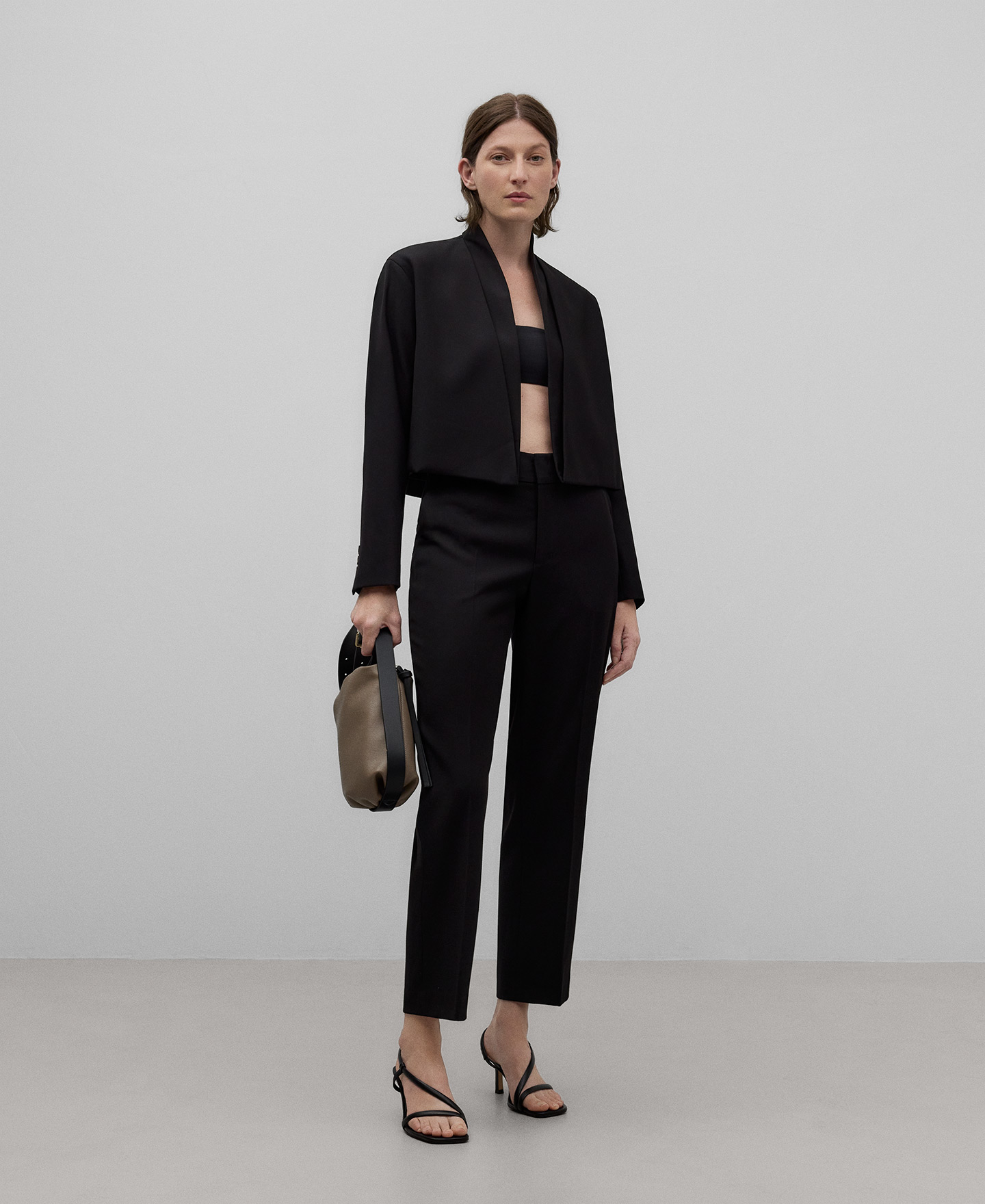 Blazer corta cuello tira mujer image number 1