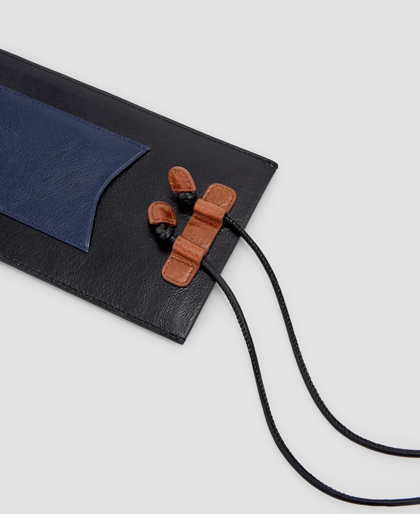 Cracked leather mobile phone holder image number 2