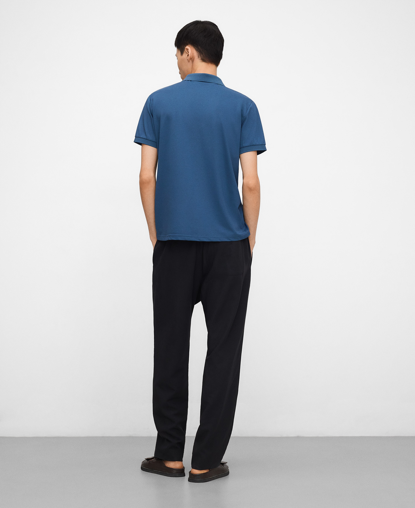 Regular fit V-neck polo shirt image number 2