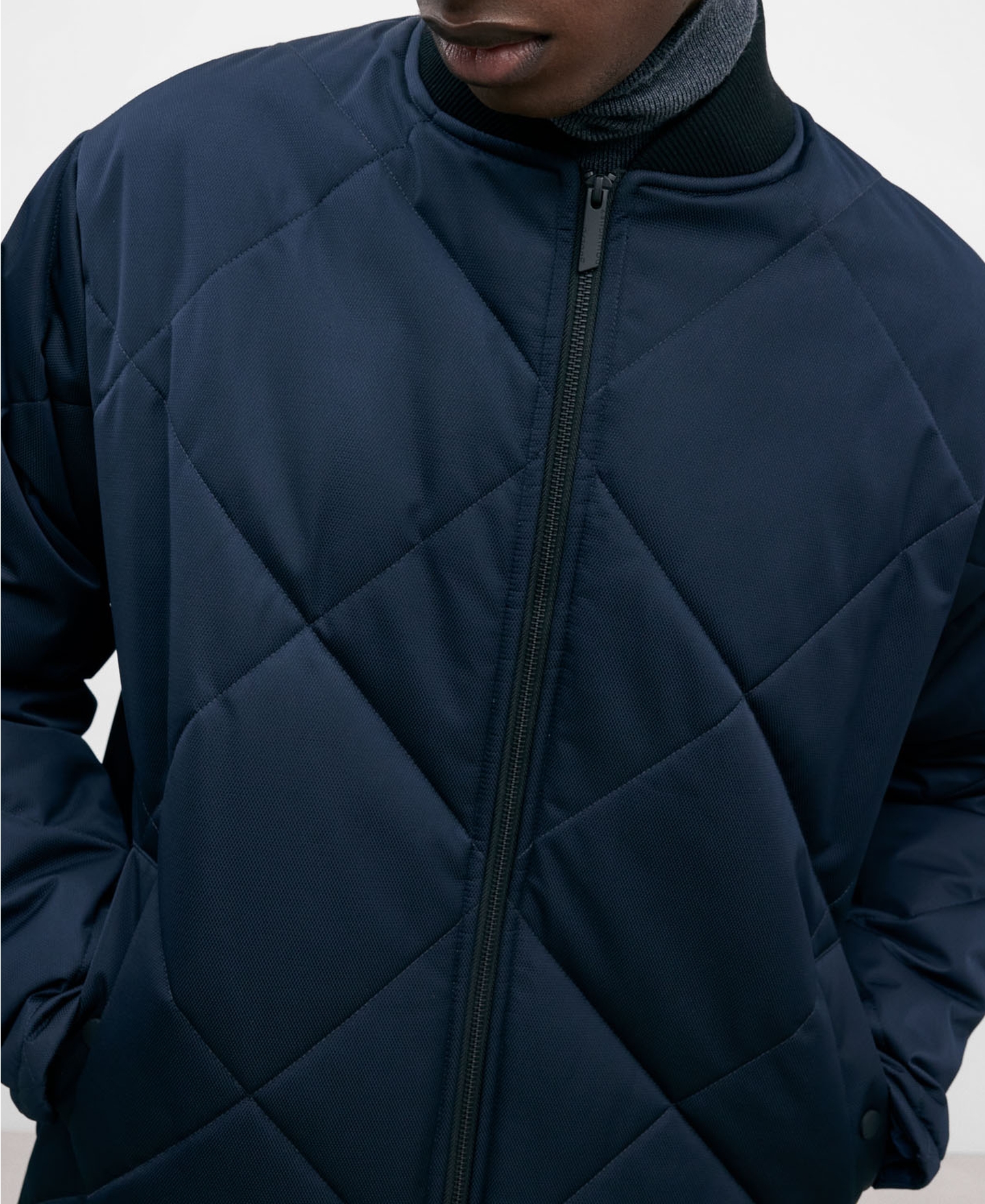 Long padded navy blue jacket for men image number 3