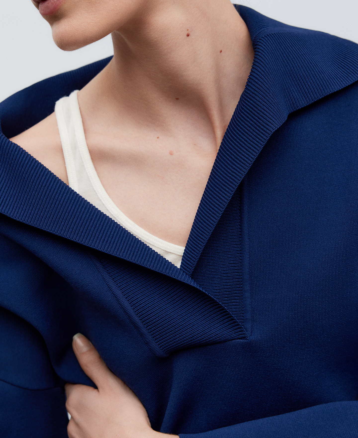 Pull bleu marine pour femme image number 3