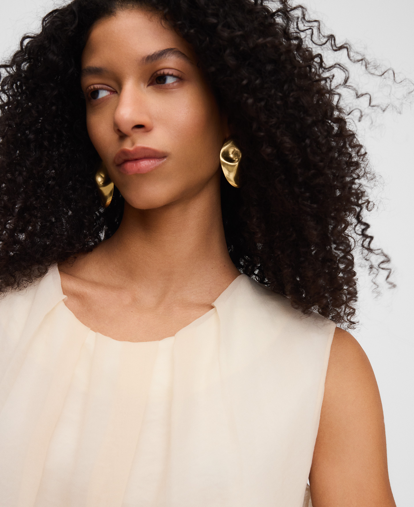 Double-fabric pleated top image number 3