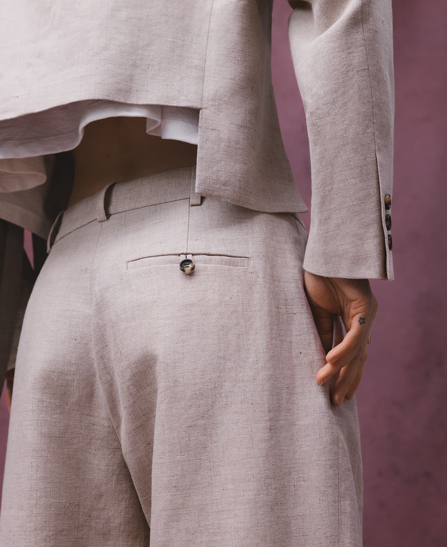 Linen blend barrel fit trousers woman image number 5