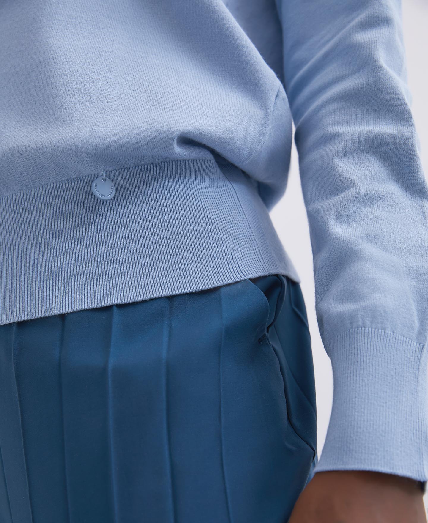 Oval neckline sweater image number 2