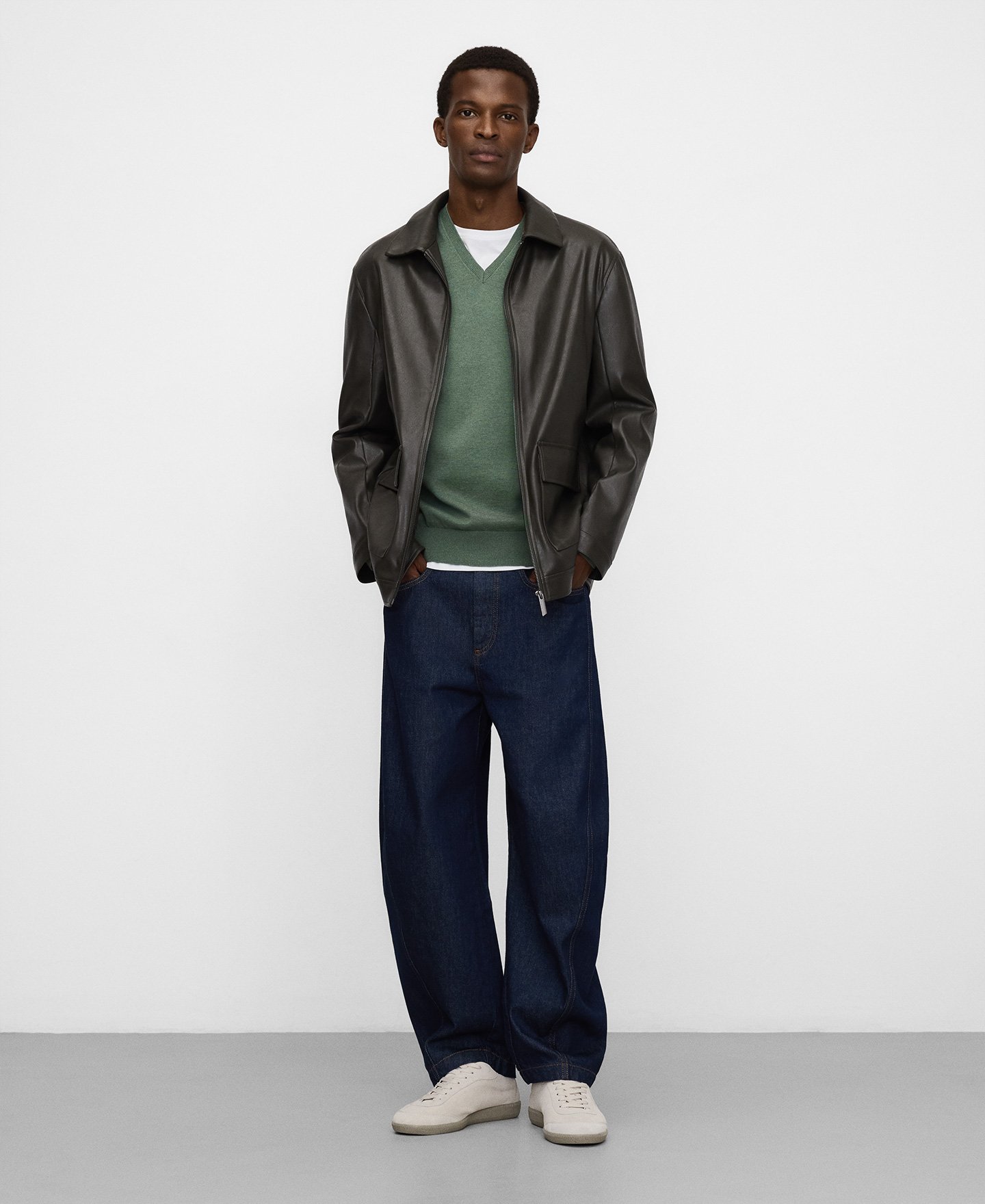 Organic cotton V-neck sweater image number 1