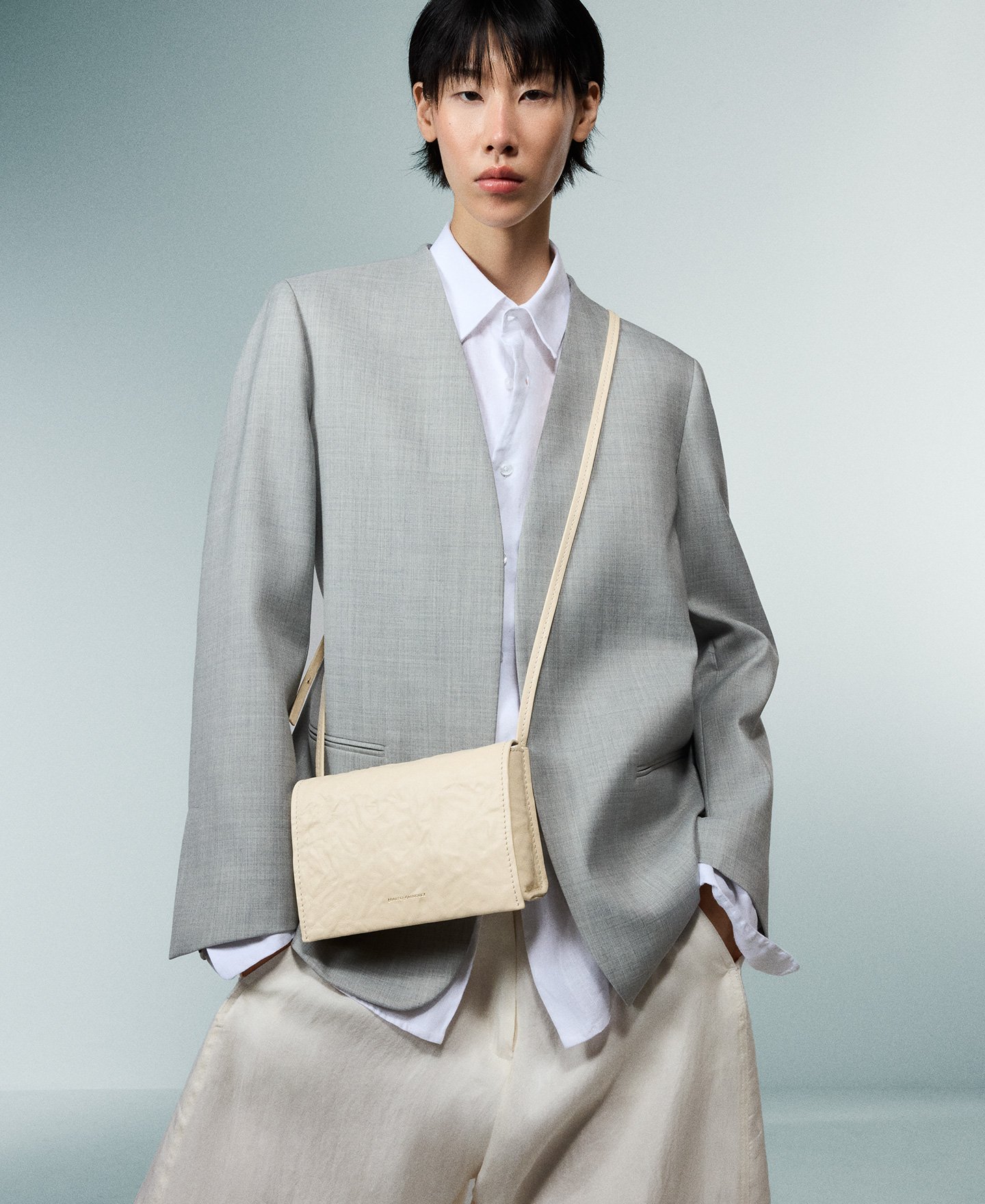 Ori&oacute;n washed leather crossbody image number 6