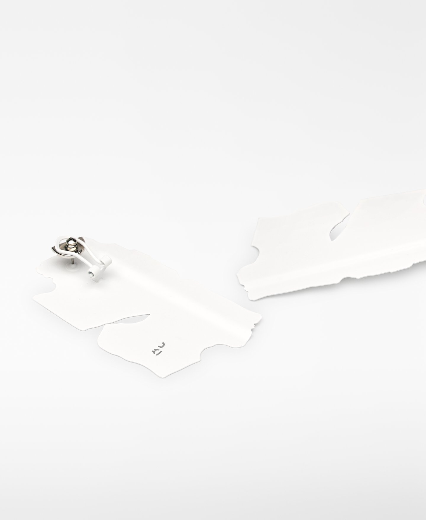 Lacquered metal plate earrings woman image number 1