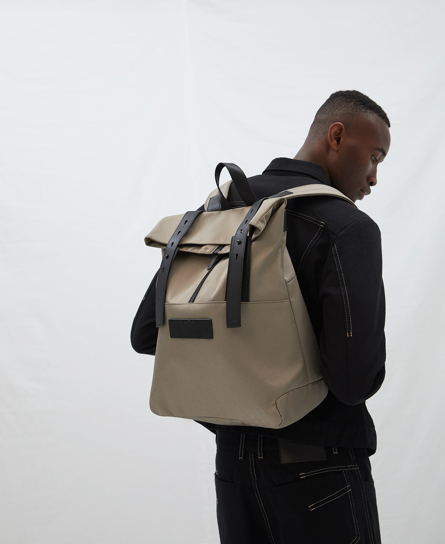 Mochila en nylon y textura piel image number 3