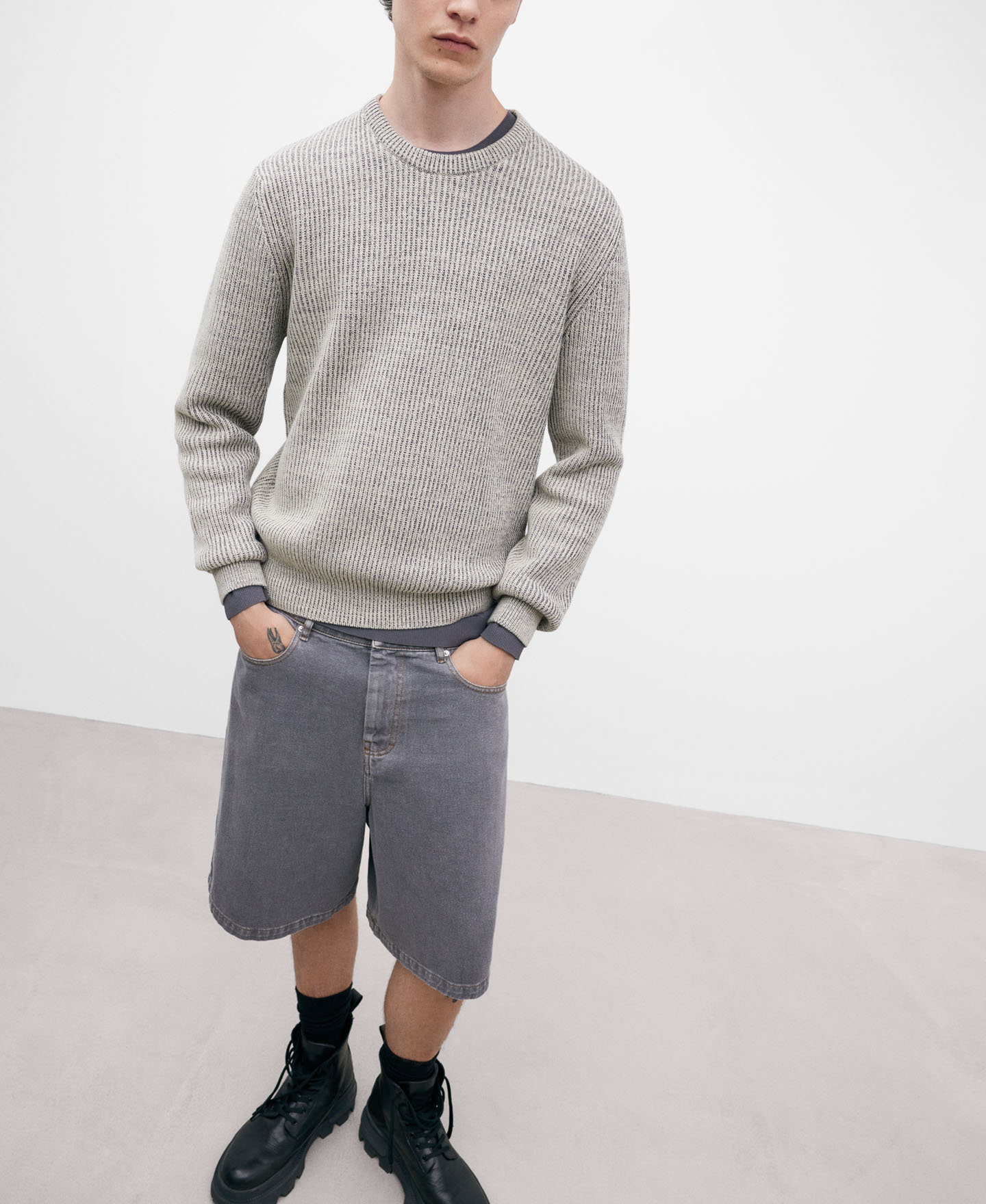 Two-tone ribbed crew neck sweater image number 5
