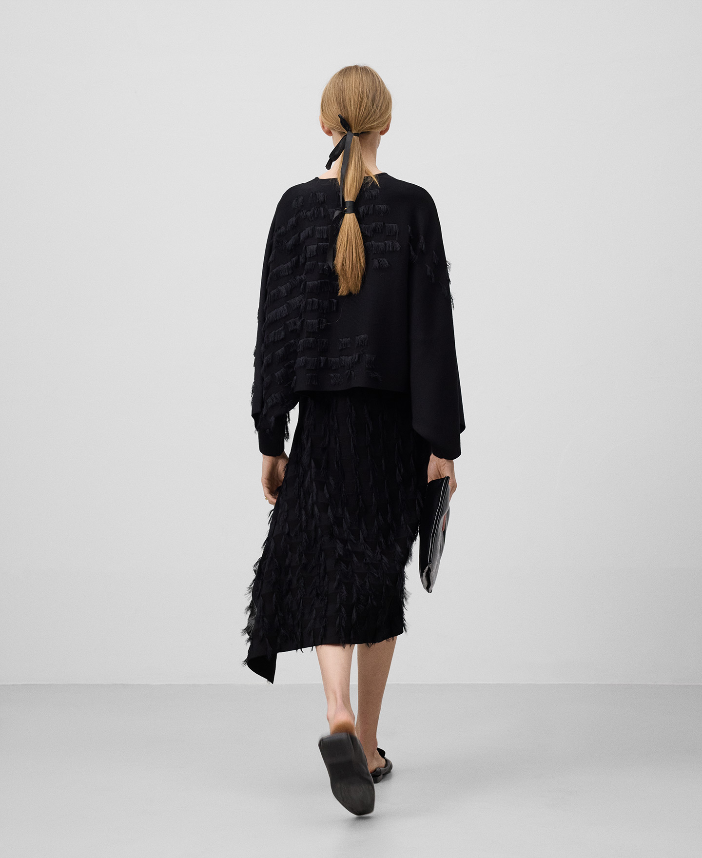 Fringe detailing short knit cape woman image number 2