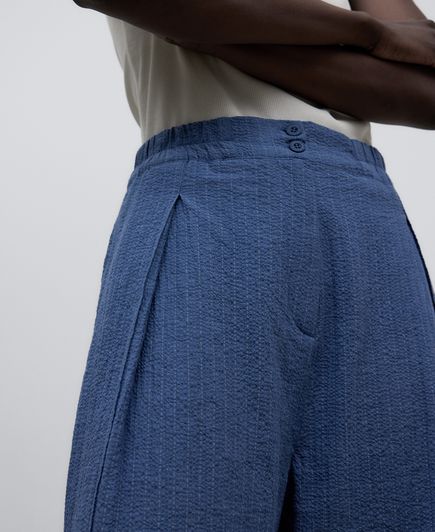 Pantalón a rayas azul mujer image number 3