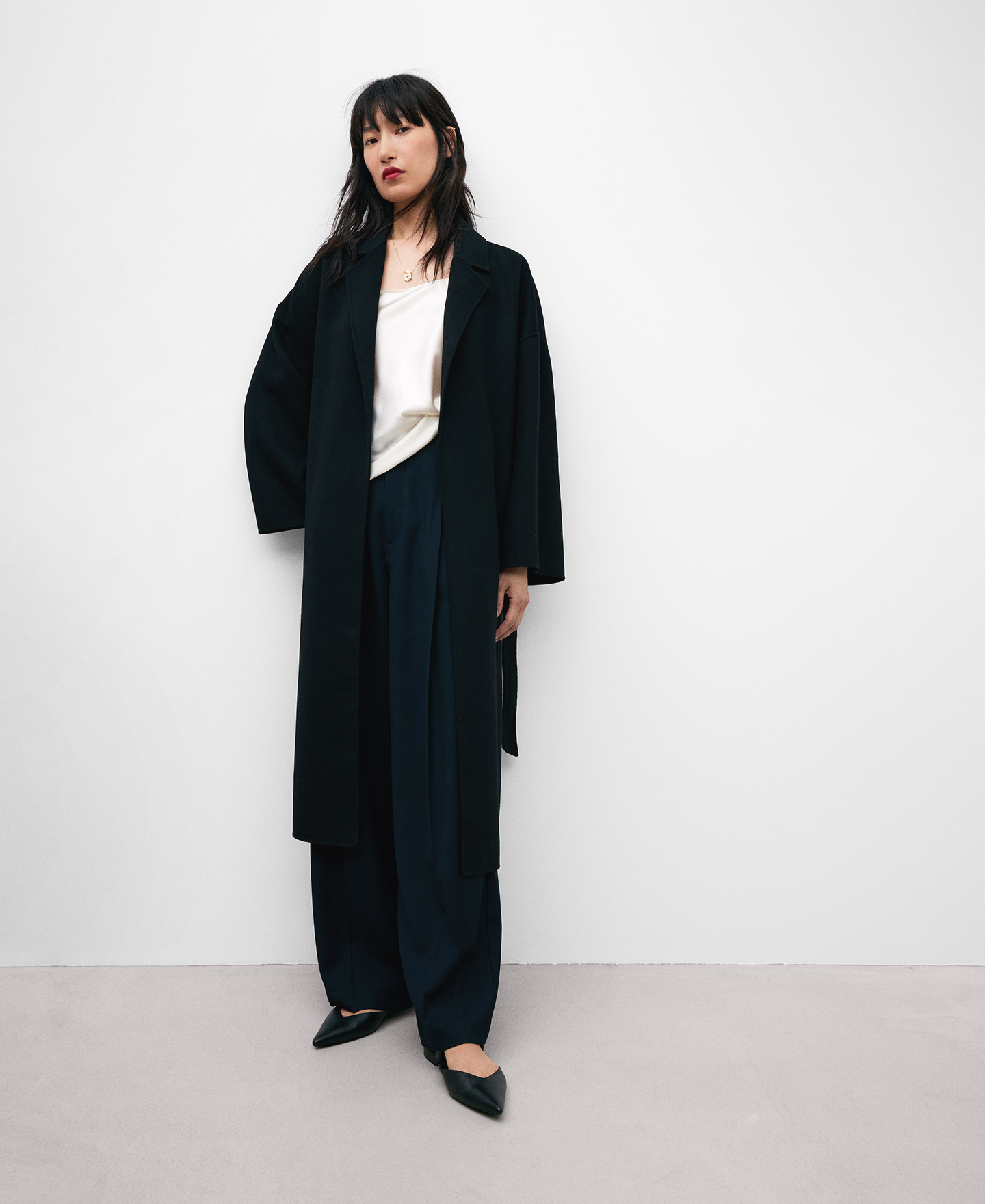 Black travel coat for women image number 0