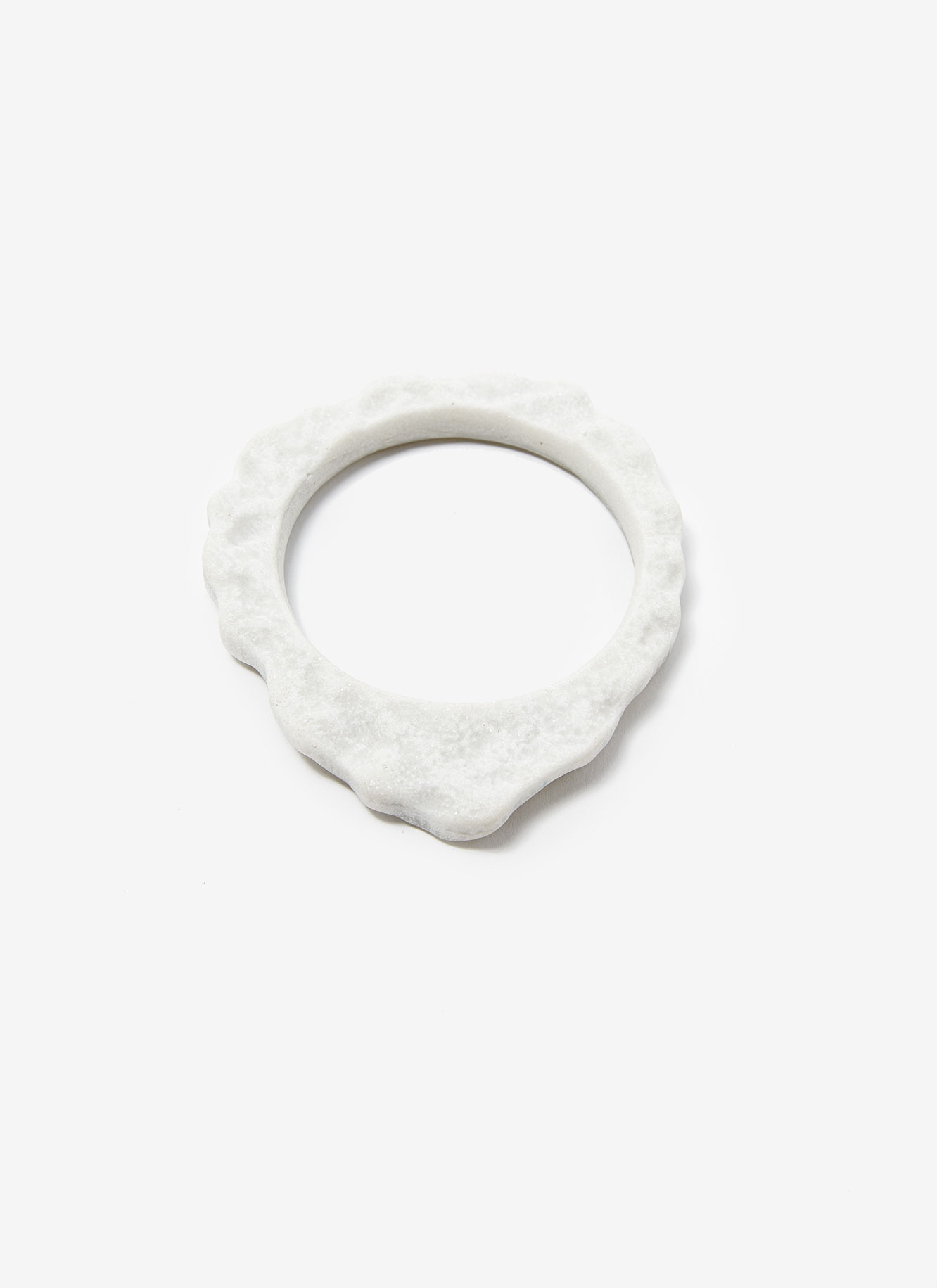 Pulsera con textura de piedra irregular image number 0