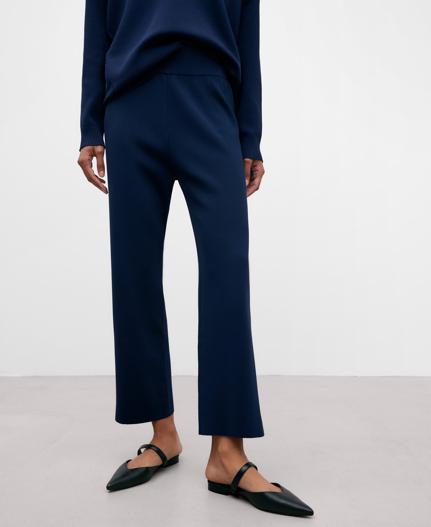 Navy blue knitted trousers image number 0