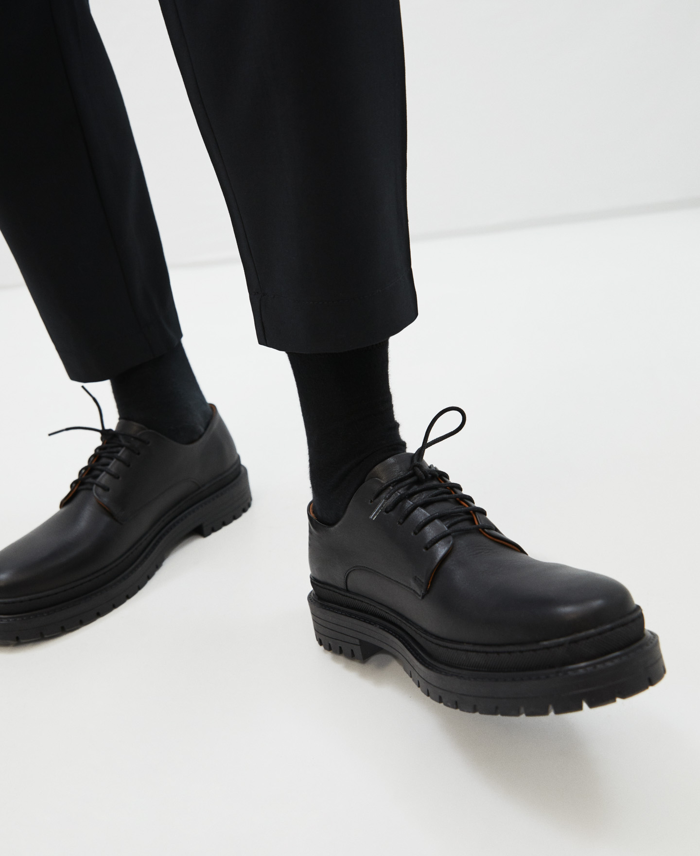 Derby leather shoe image number 3