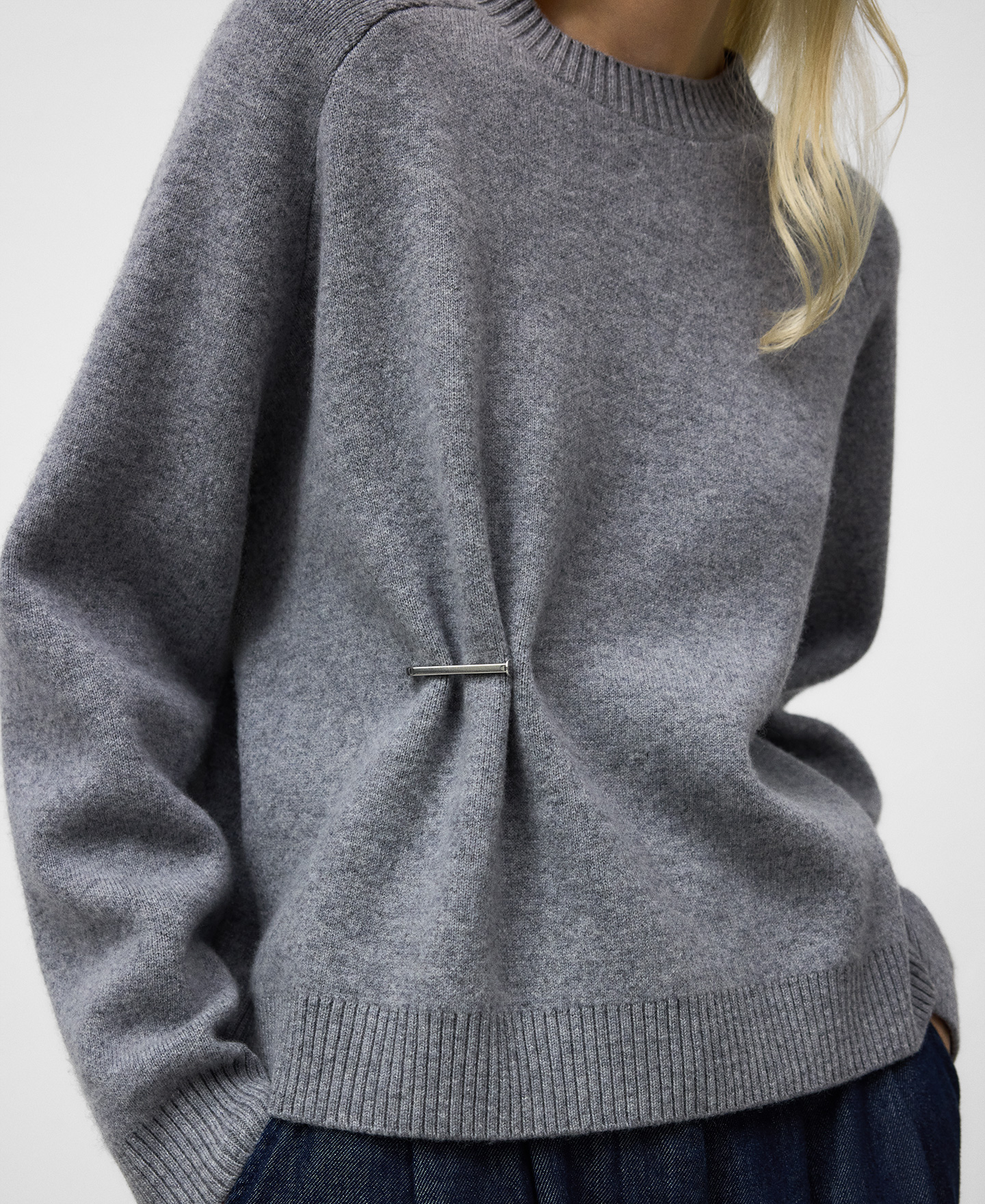 Wool sweater with metal piece woman image number 3
