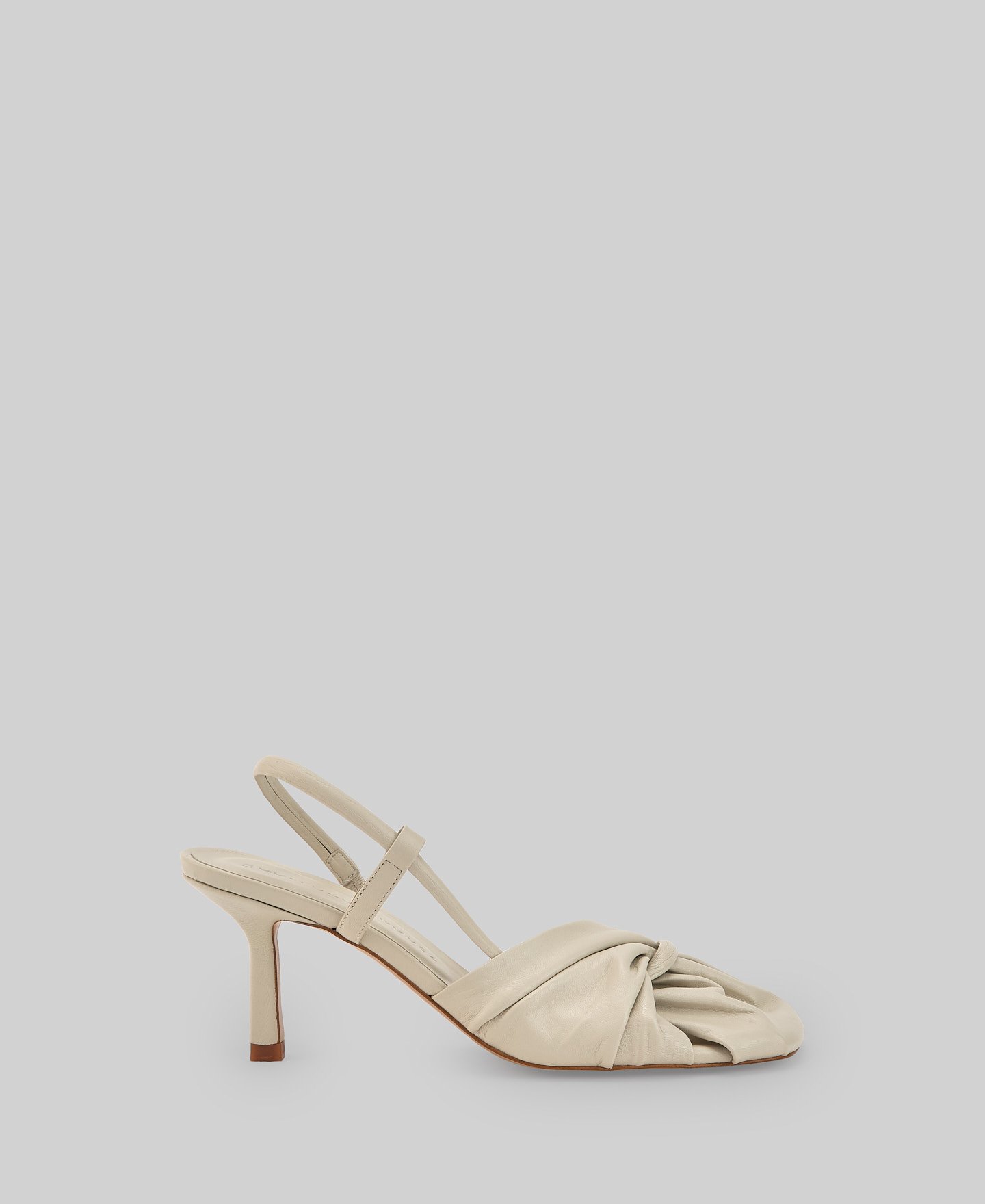 Sandalia de tac&oacute;n con frunces mujer image number 0