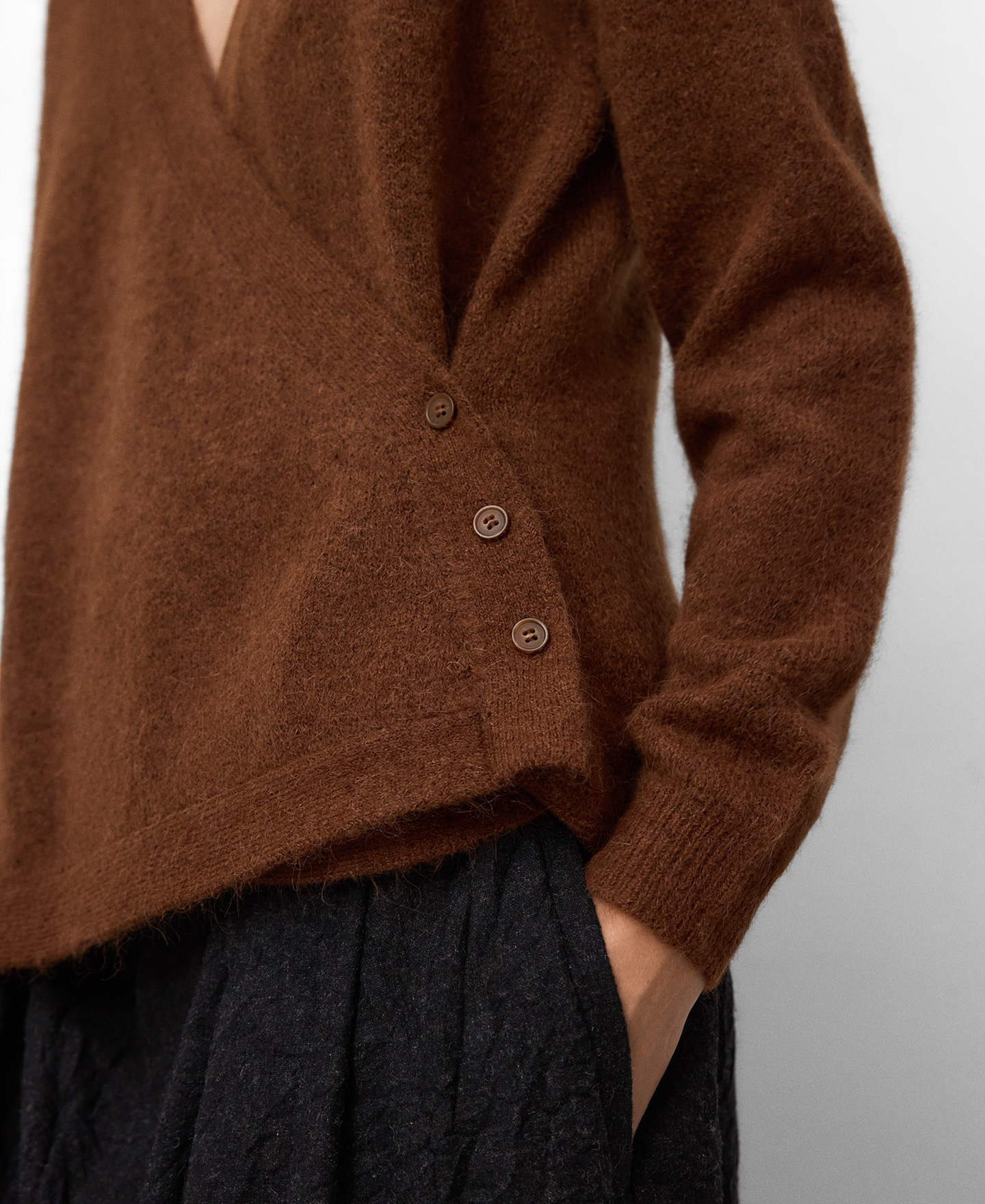 V-neck wrap knit cardigan woman image number 3