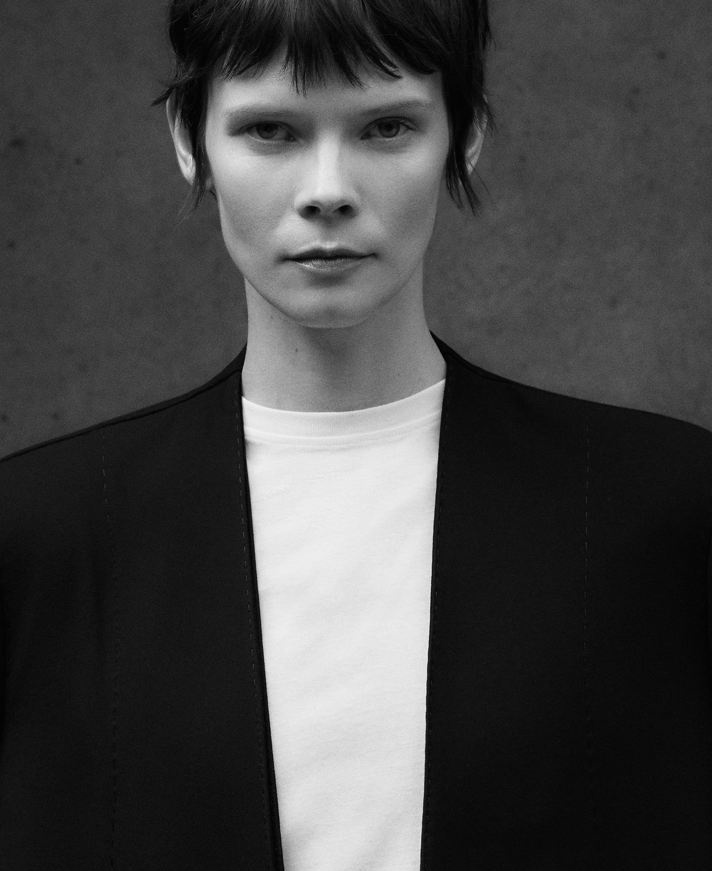 Blazer desestructurada negra mujer image number 5