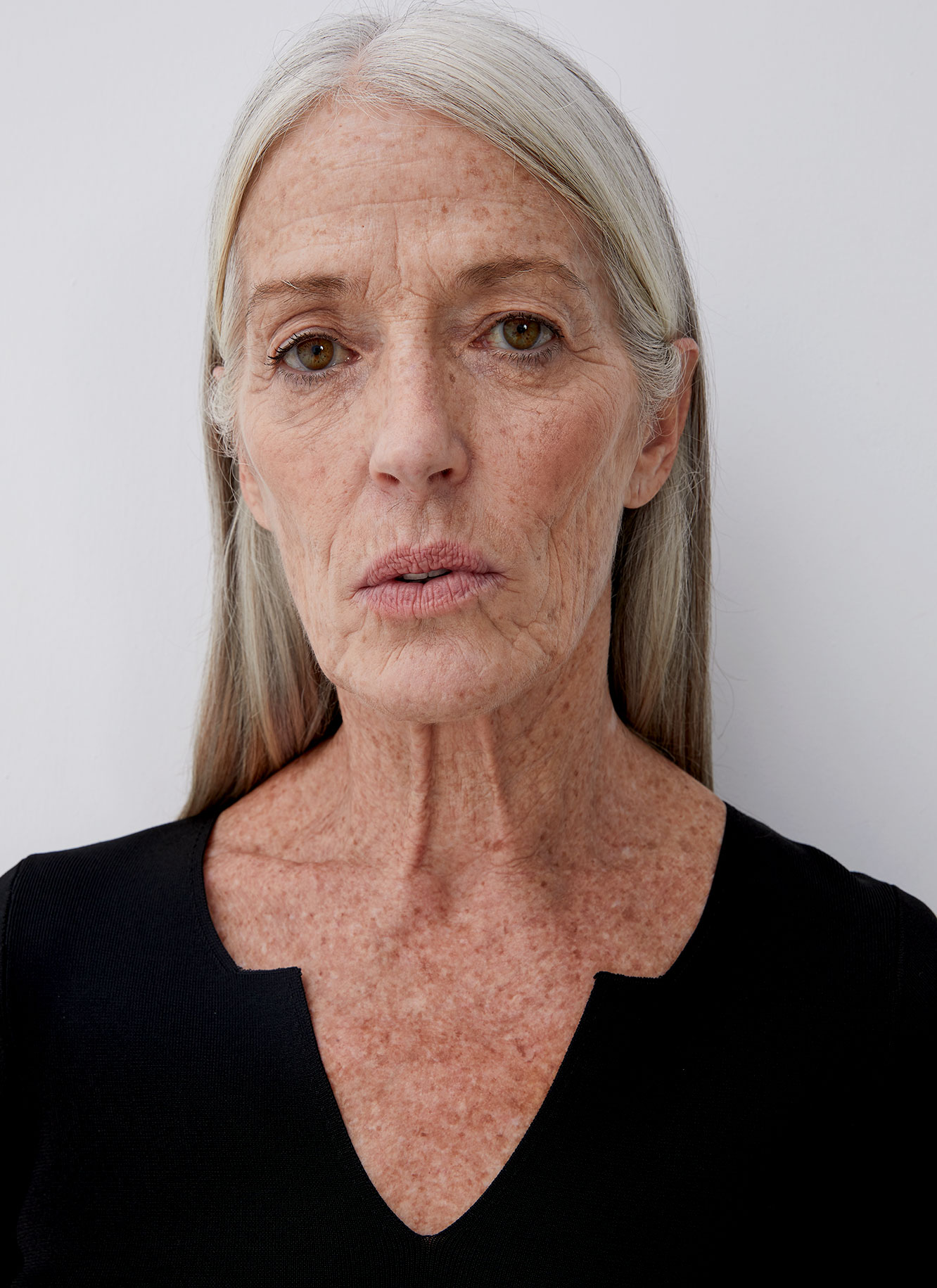 V-neckline viscose sweater image number 2