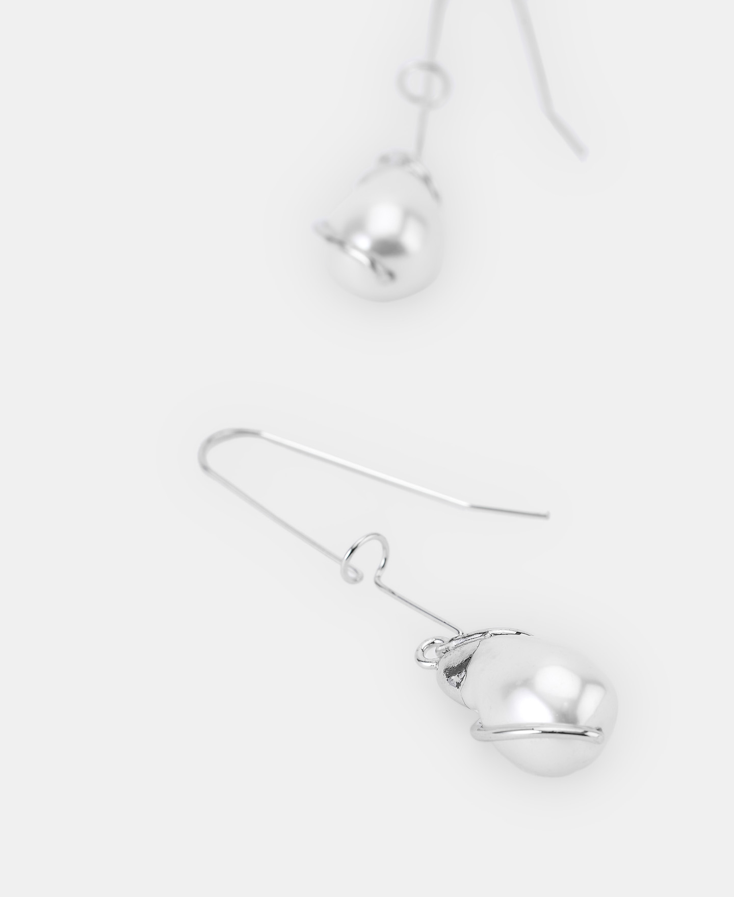 Synthetic pearl earrings image number 2