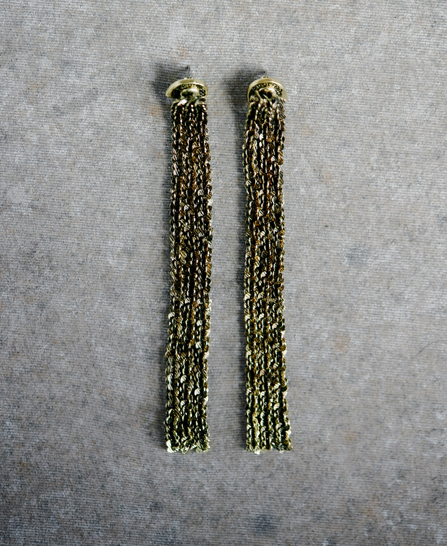 Earrings with dangling gold chains woman image number 4