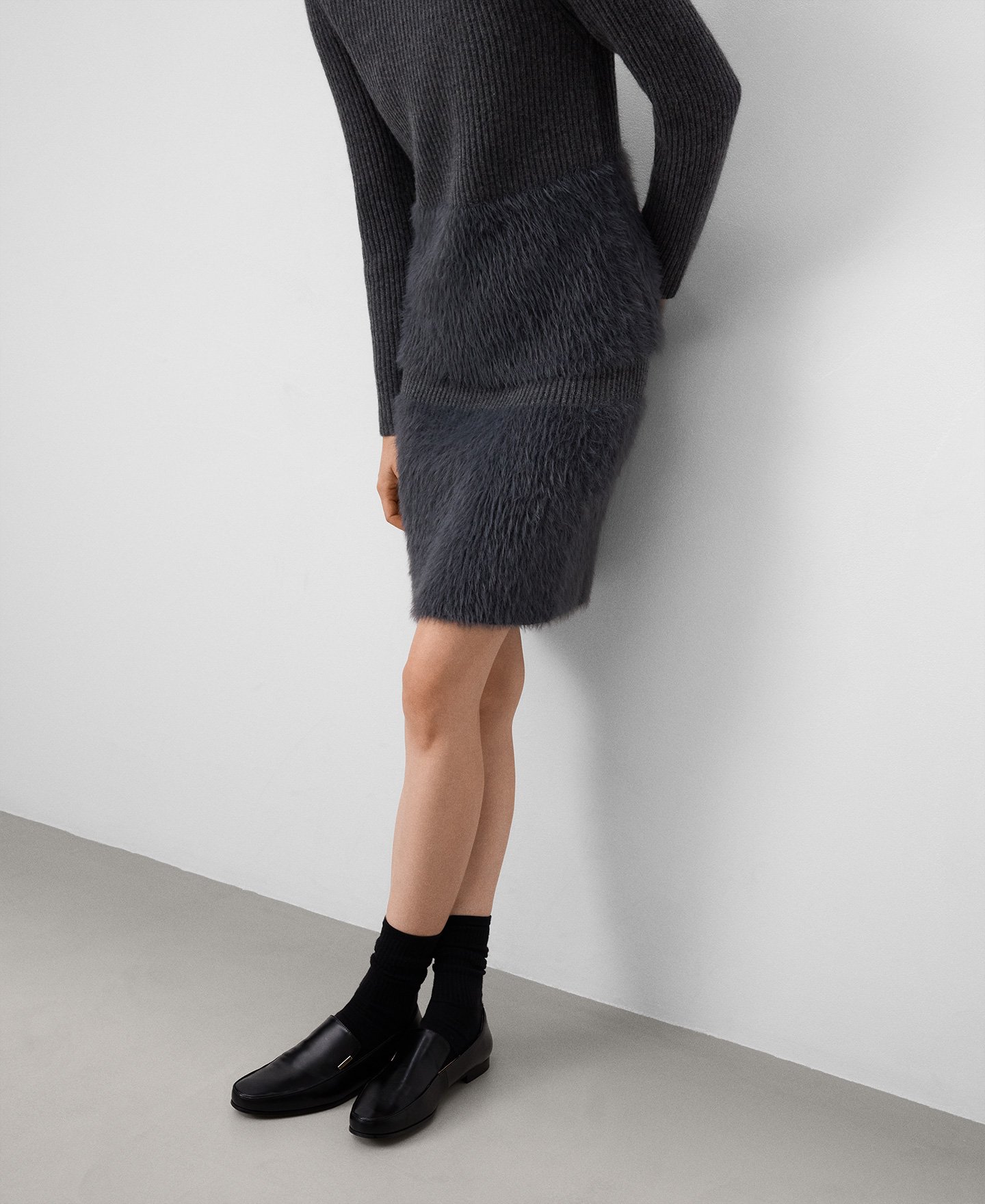 Fuzzy knit skirt woman image number 0