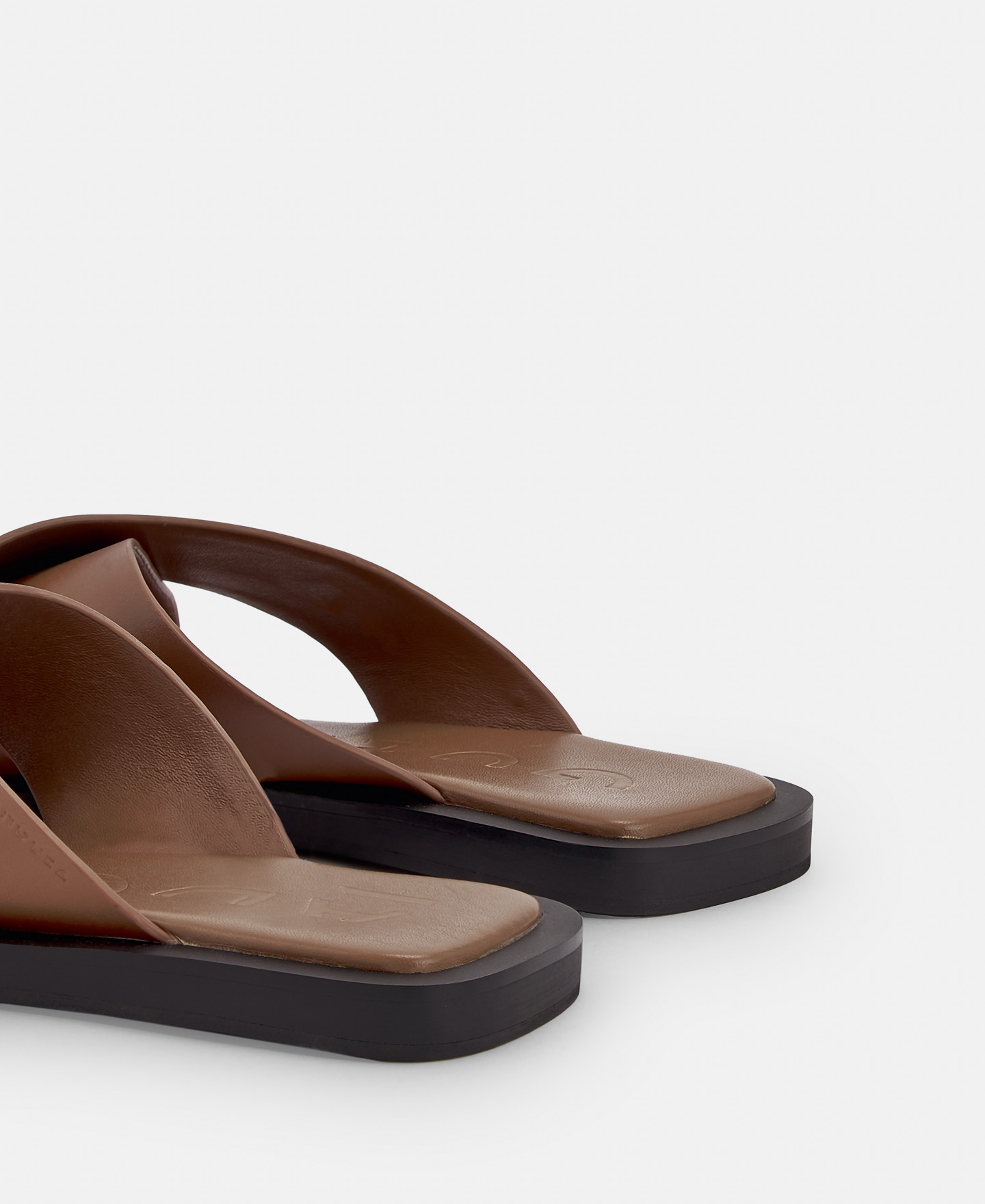 Leather crossed sandal image number 2