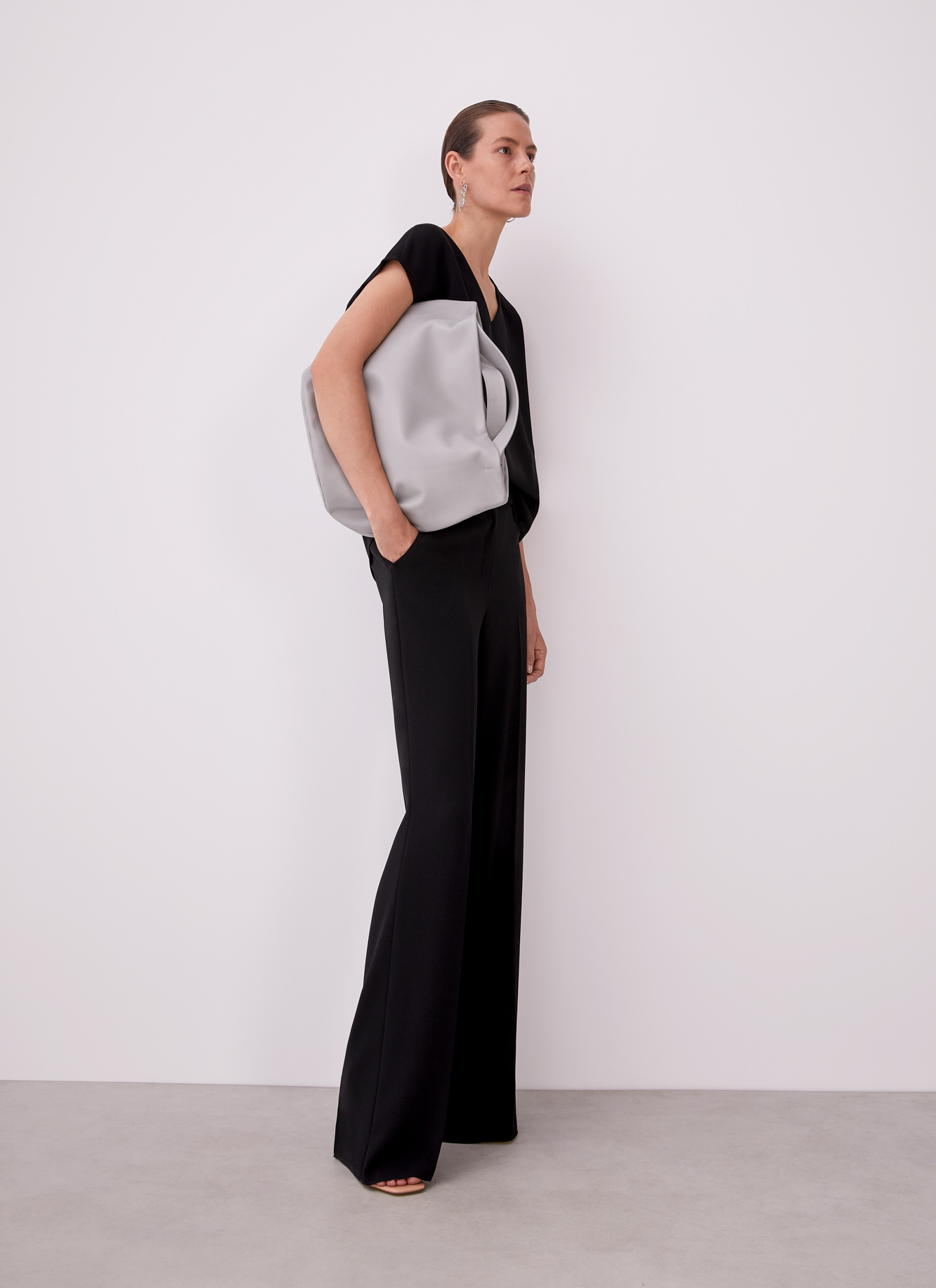 High-rise straight trousers image number 4