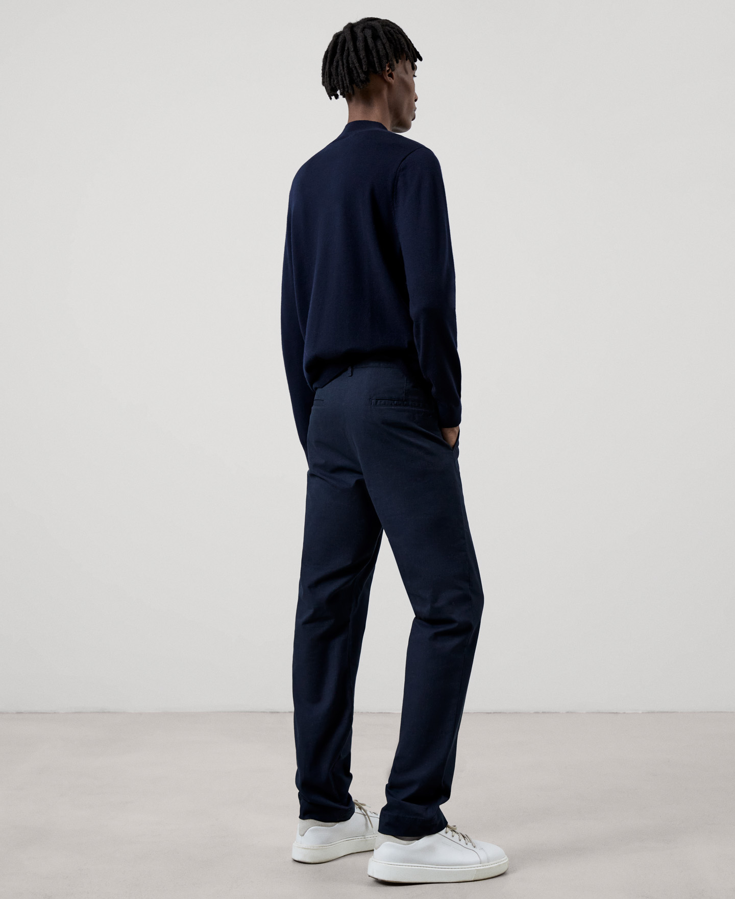 Pantalón chino regular fit image number 2