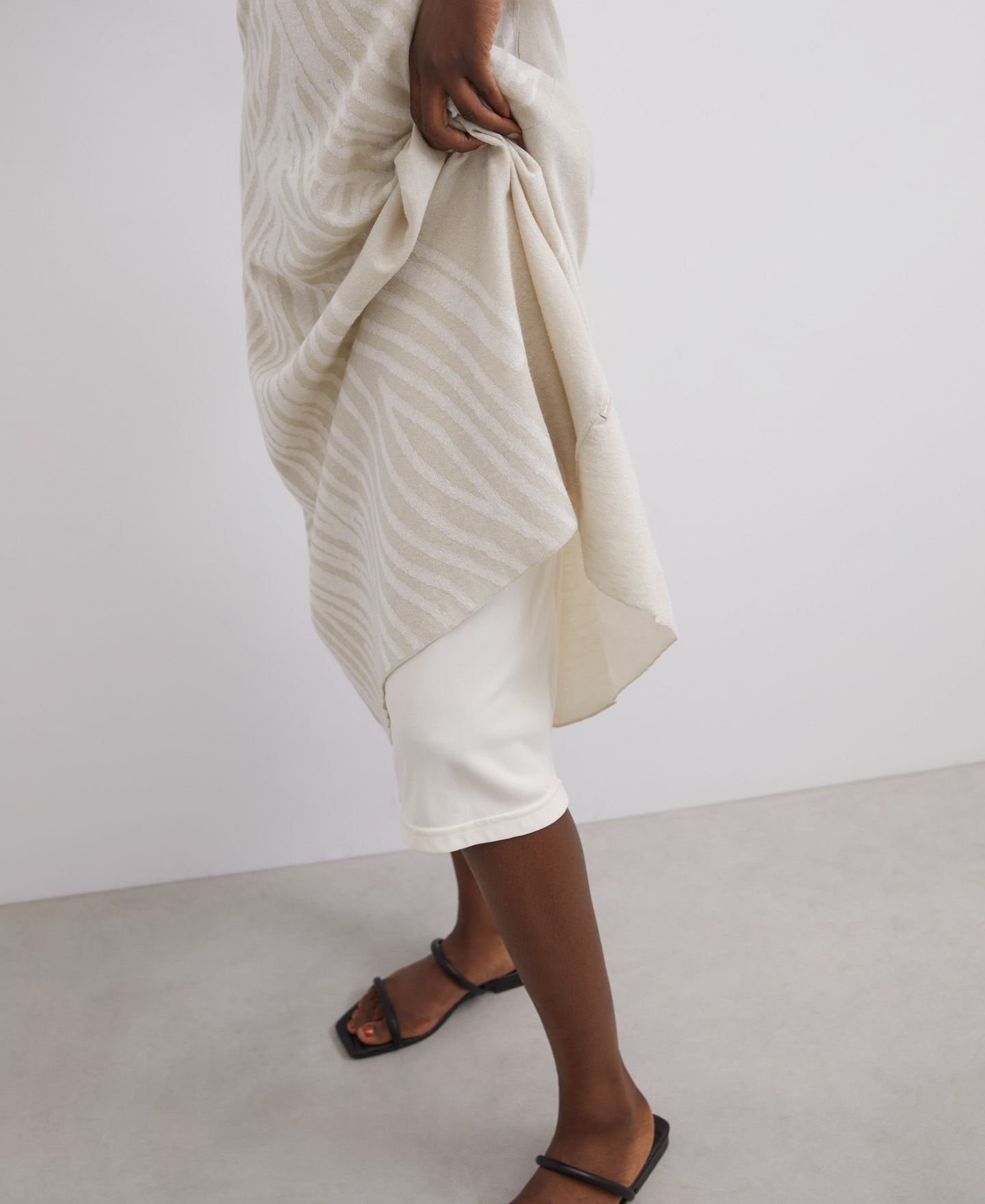 Two-colour jacquard dress image number 3